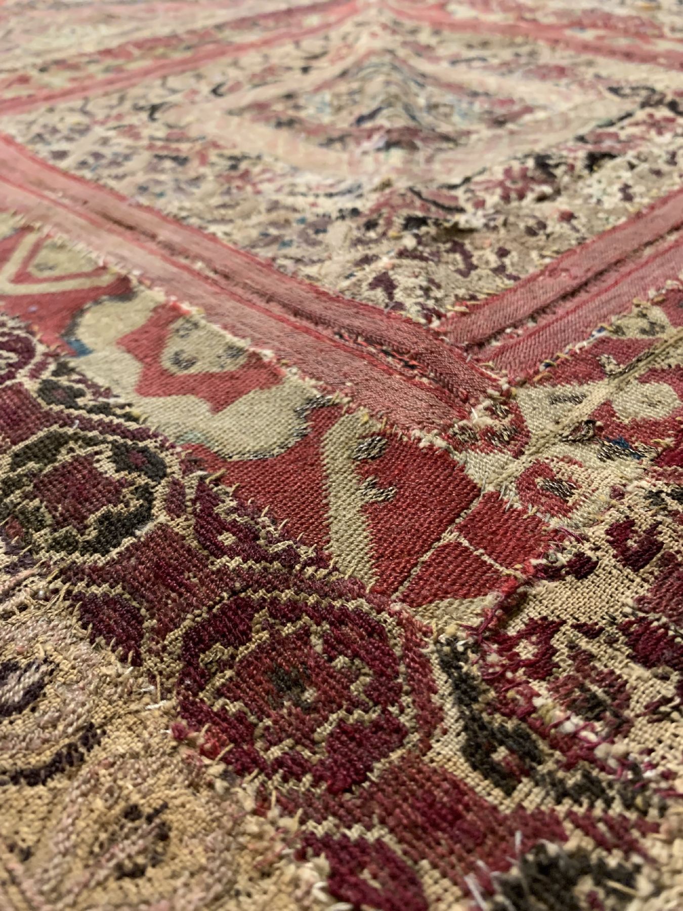 Detail c: Boghtsche antik, Turkmenistan, 19. Jhd, Baumwollstickerei, ca. 90 x 90 cm, EHZ: 3