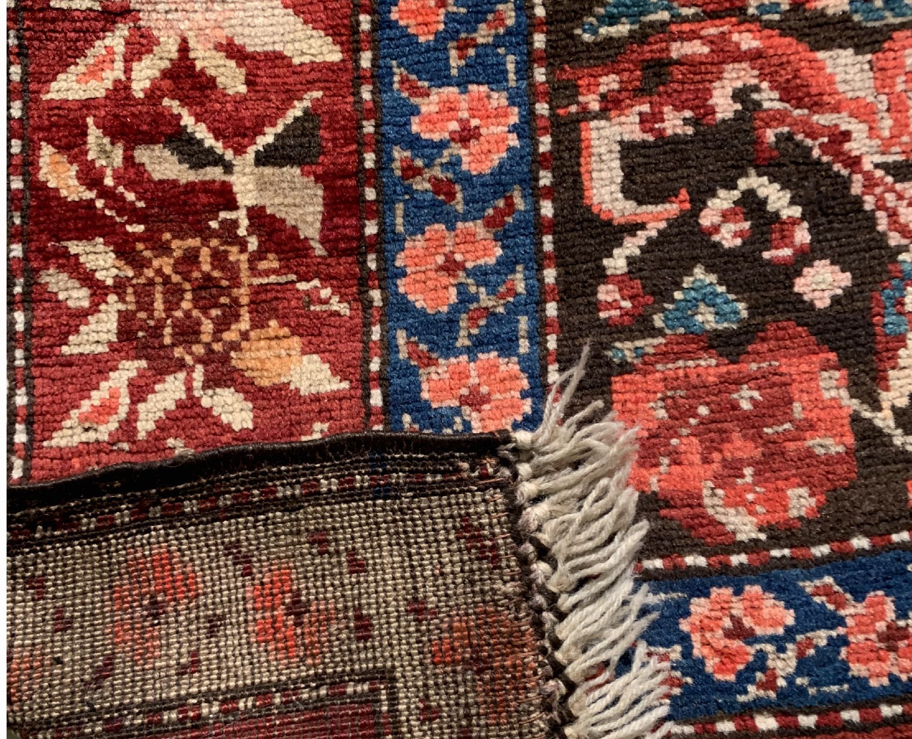 Detail f: Antiker Karabagh, Kaukasus, um 1900, Wolle geknüpft auf Wolle, ca. 240 x 140 cm, EHZ: 3(Braun Oxidiert).