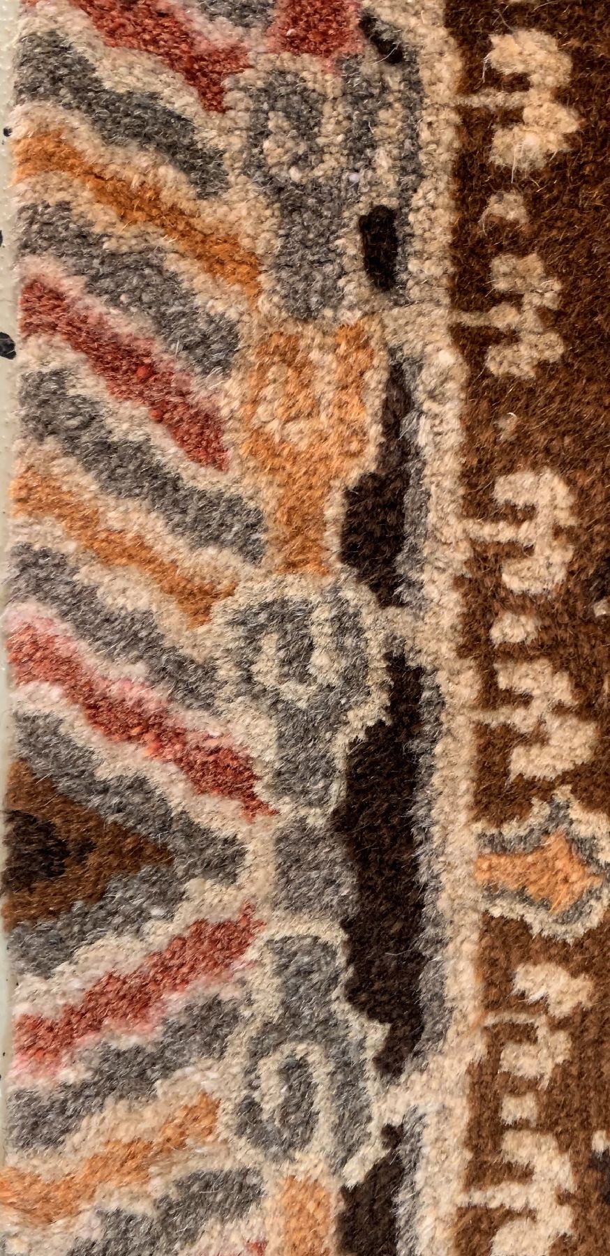 Detail c: Sitzbank-Drachenteppich, China, um 1940, Wolle geknüpft auf Baumwolle, ca. 68 x 62 cm, EHZ: 2(guter Zustand).