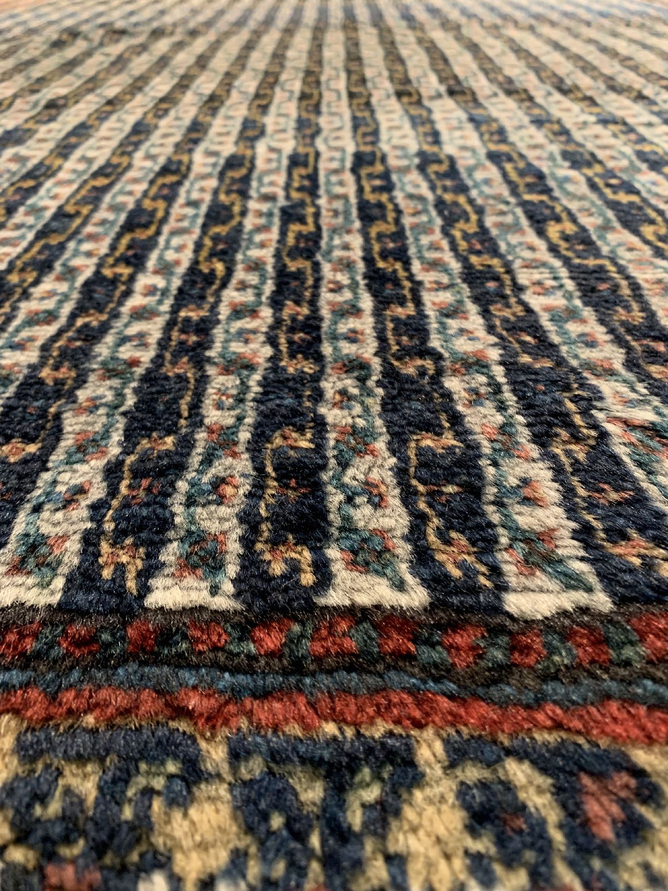 Detail d: Antiker Kurdenteppich, Persien, 19. Jhd, Wolle geknüpft auf Wolle, ca. 340 x 158 cm, EHZ: 3(Altersbedingt guter Zustand).