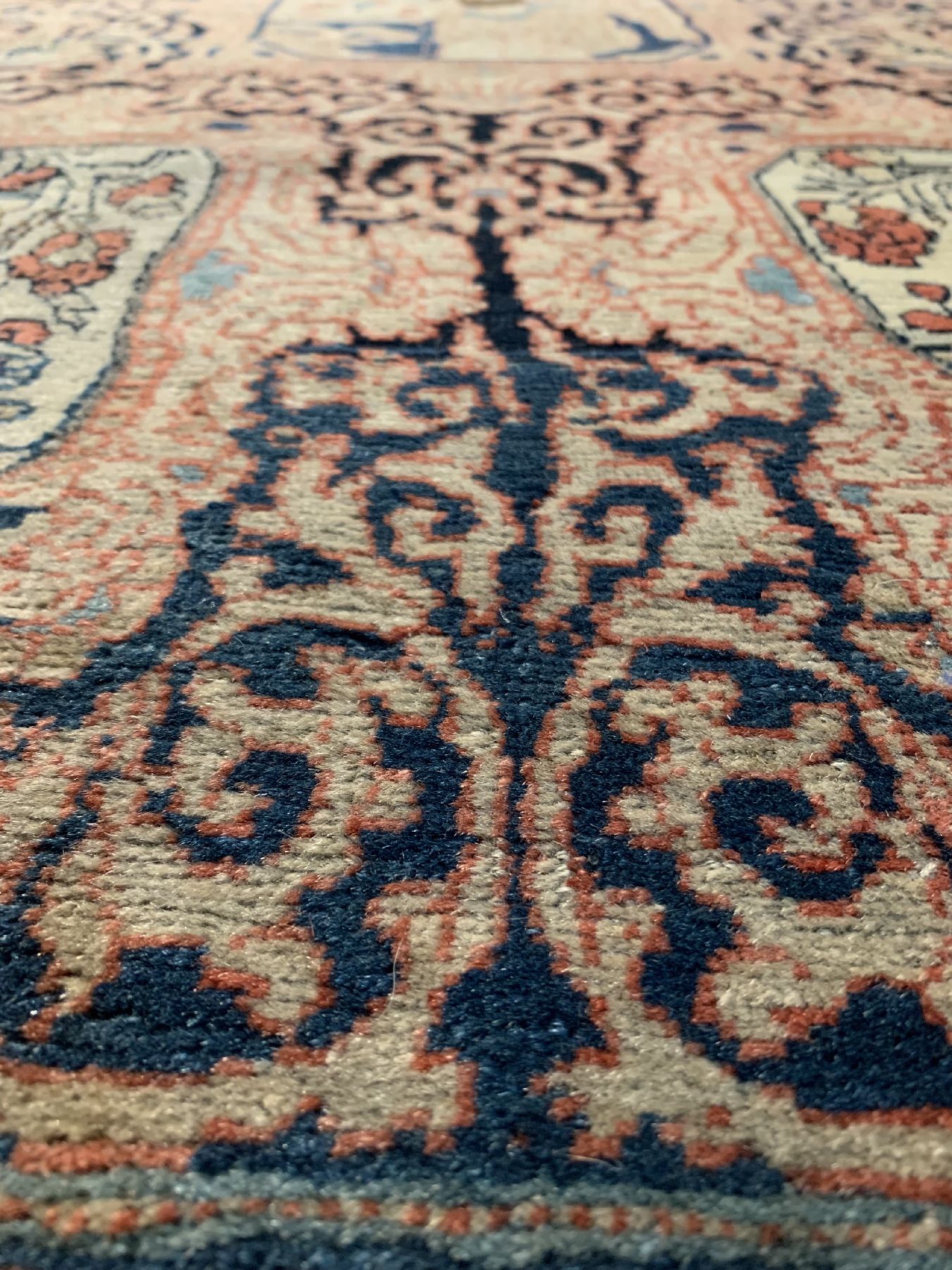 Detail d: Antiker Täbriz, Persien, 19. Jhd, Wolle geknüpft auf Baumwolle, ca. 170 x 106 cm, EHZ:3(gleichmäßig dünn).