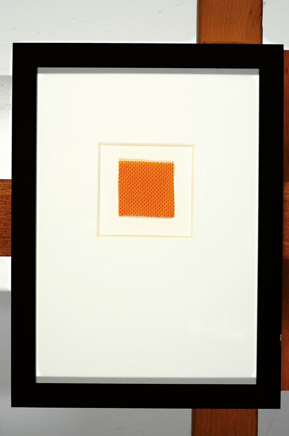 Detail l: Christo, 1935 - 2020, zweiteiliges Lot, a. Multiple aus dem Projekt Wrappes Walkways USA, handsigniert, unter Glas, Rahmen: 53 x 42.5 cm und kleines ...