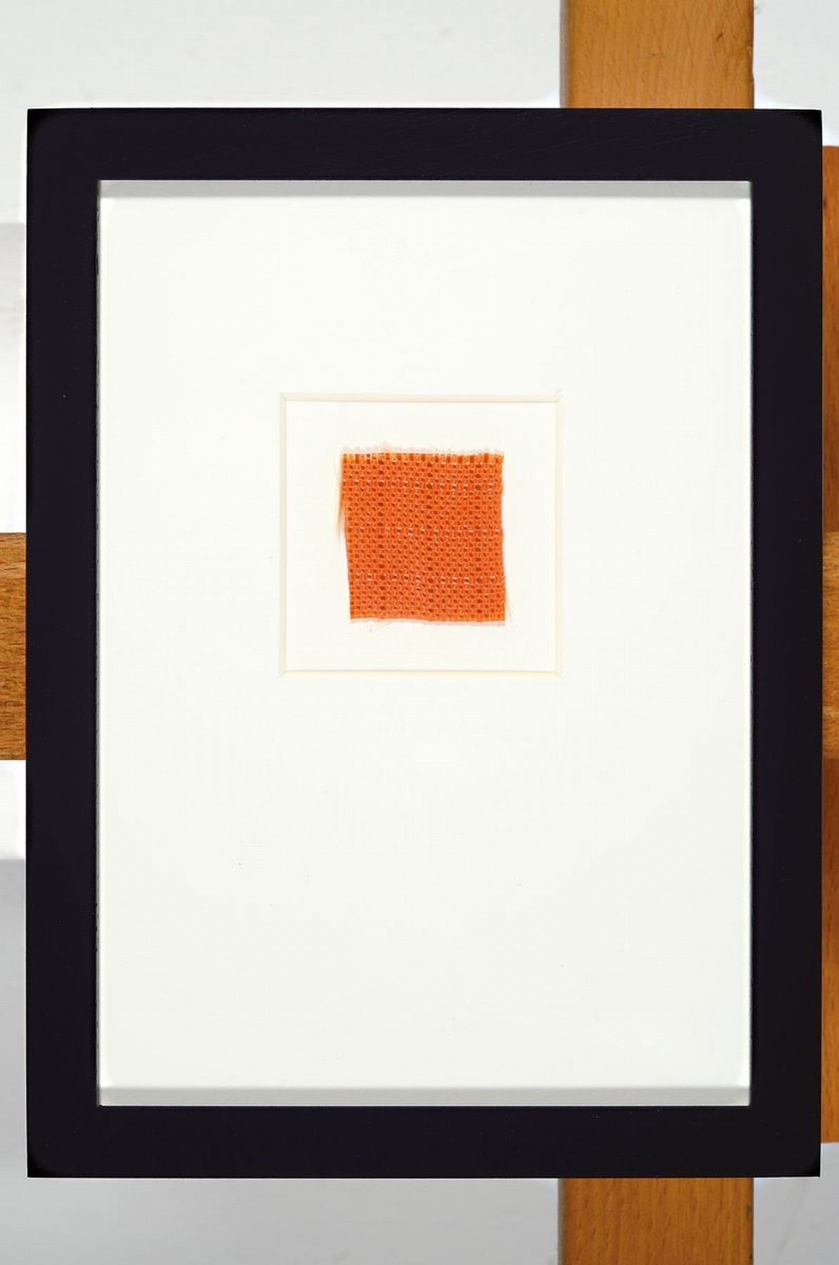 Detail l: Christo, 1935 - 2020, zweiteiliges Lot, a. Multiple aus dem Projekt " The Gates" handsigniert, unter Glas, Rahmen: 53 x 42.5 cm und kleines ...