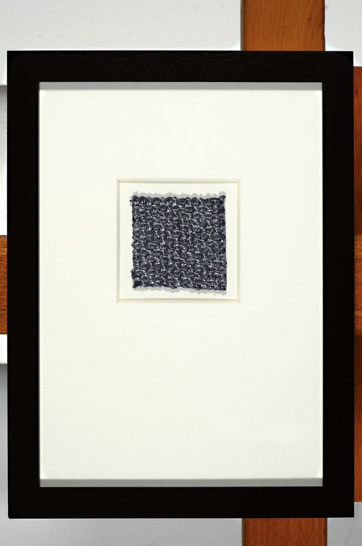 Detail m: Christo, 1935 - 2020, zweiteiliges Lot, a. Multiple aus dem Projekt "verhüllter Reichstag", handsigniert, unter Glas, Rahmen: 53 x 42.5 cm ...