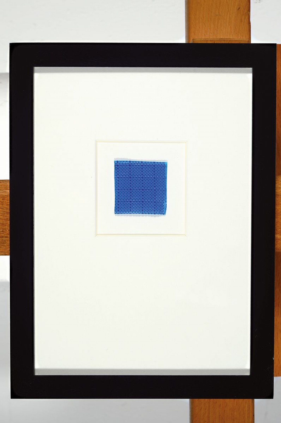 Detail k: Christo, 1935 - 2020, zweiteiliges Lot, a. Multiple aus dem Projekt "The Umbrellas Blue", handsigniert, unter Glas, Rahmen: 53 x 42.5 cm ...
