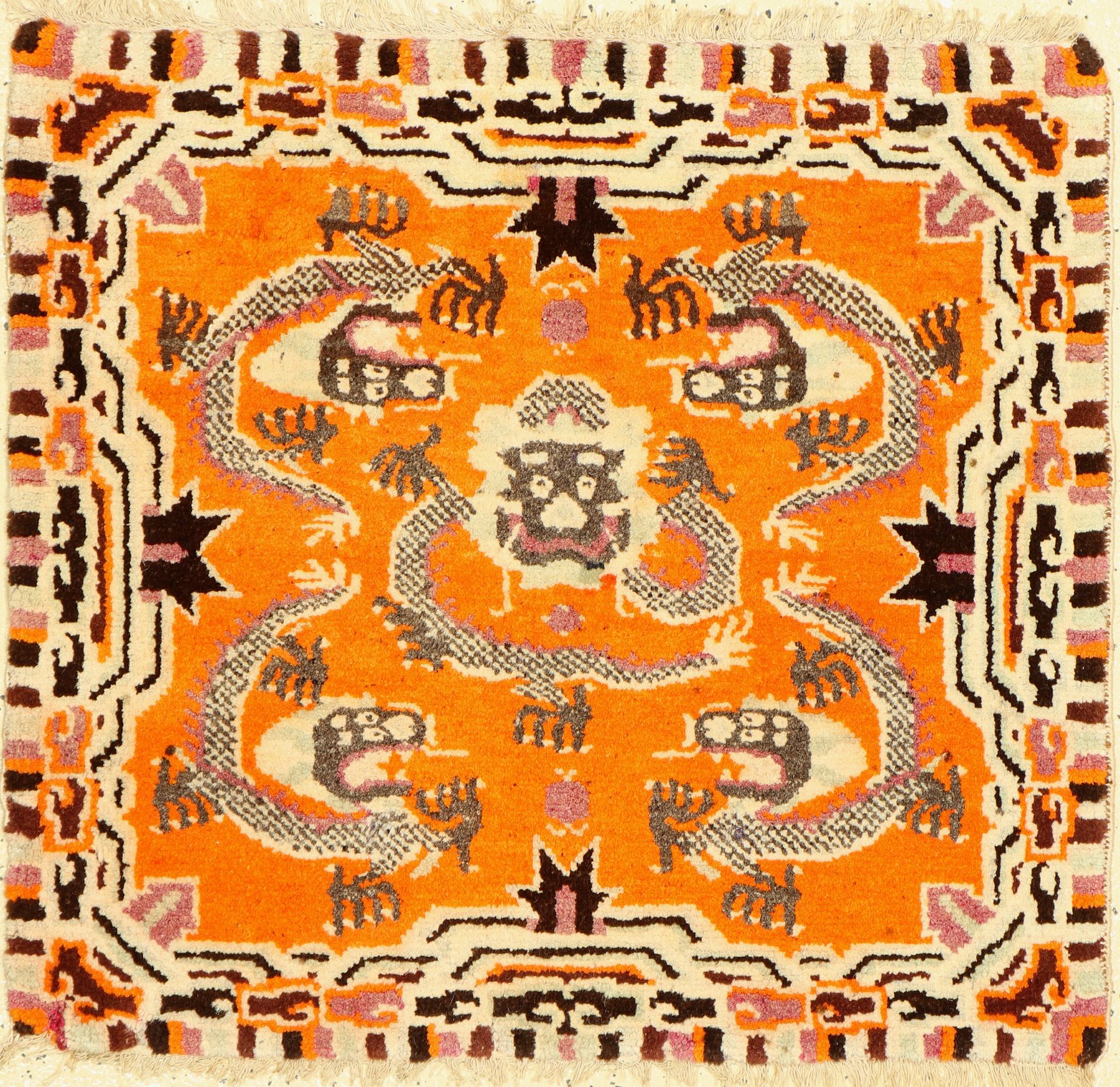 Sitzbankteppich(Drachen), China, um 1950, Wolle auf Baumwolle, ca. 67 x 73 cm, EHZ: 2