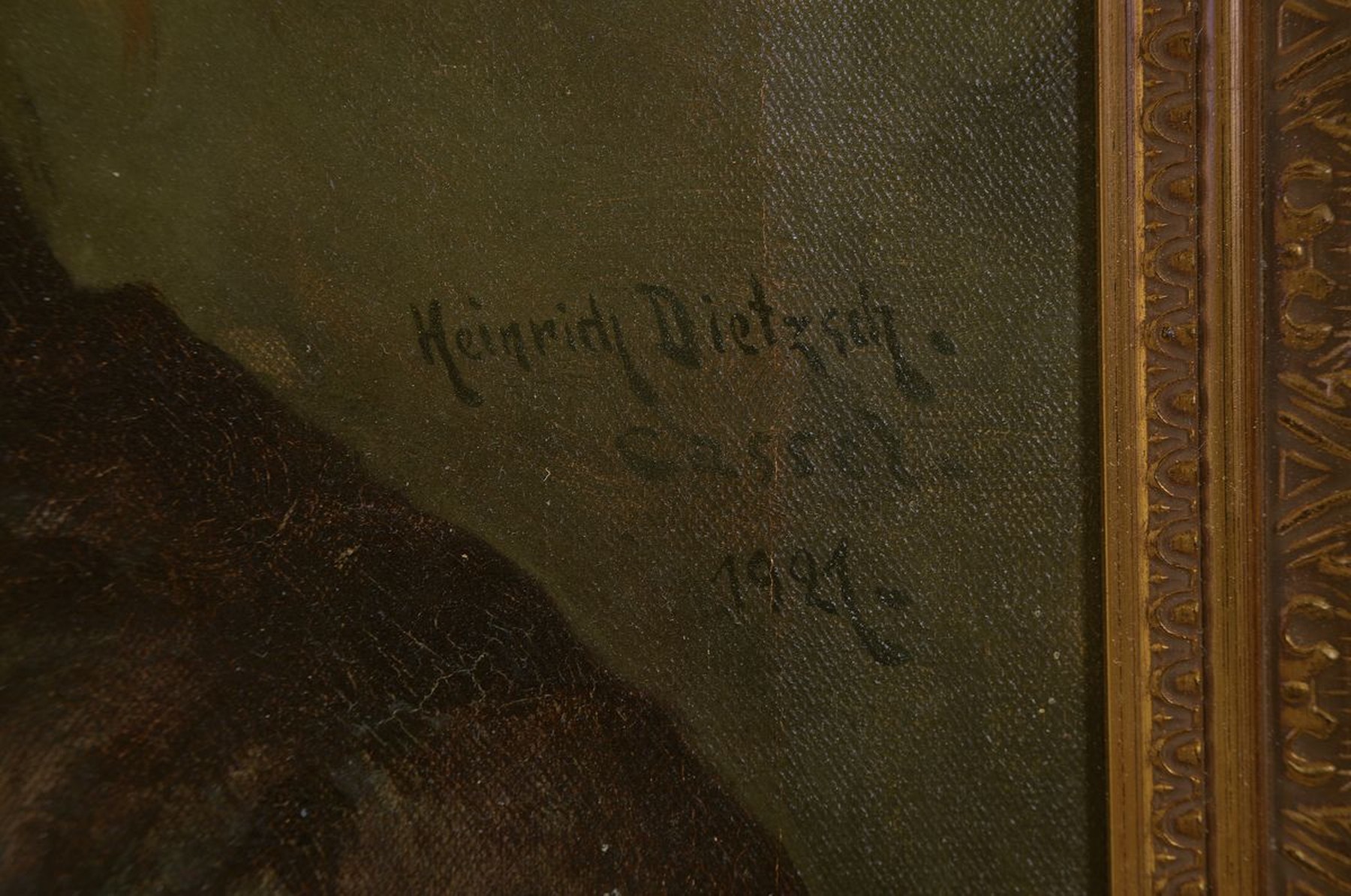 Detail a: Heinrich Dietzsch, 1882 Kassel - 1952 Rothenburg, Porträt einer Frau mit goldenem Schmuckstück am Kragen, Öl/Lwd, re. mittig signiert und dat. ...