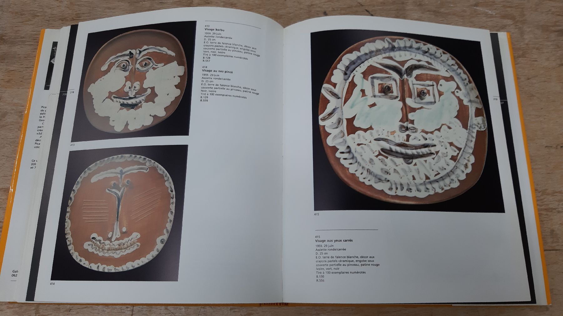 Detail d: Alain Ramie: Catalogue de l'Oeuvre ceramique edite 1947-1971, Madoura 1988, 319 Seiten, mit 570 Farb- und 75 S/W-Abbildungen, frz. Text, l. ...