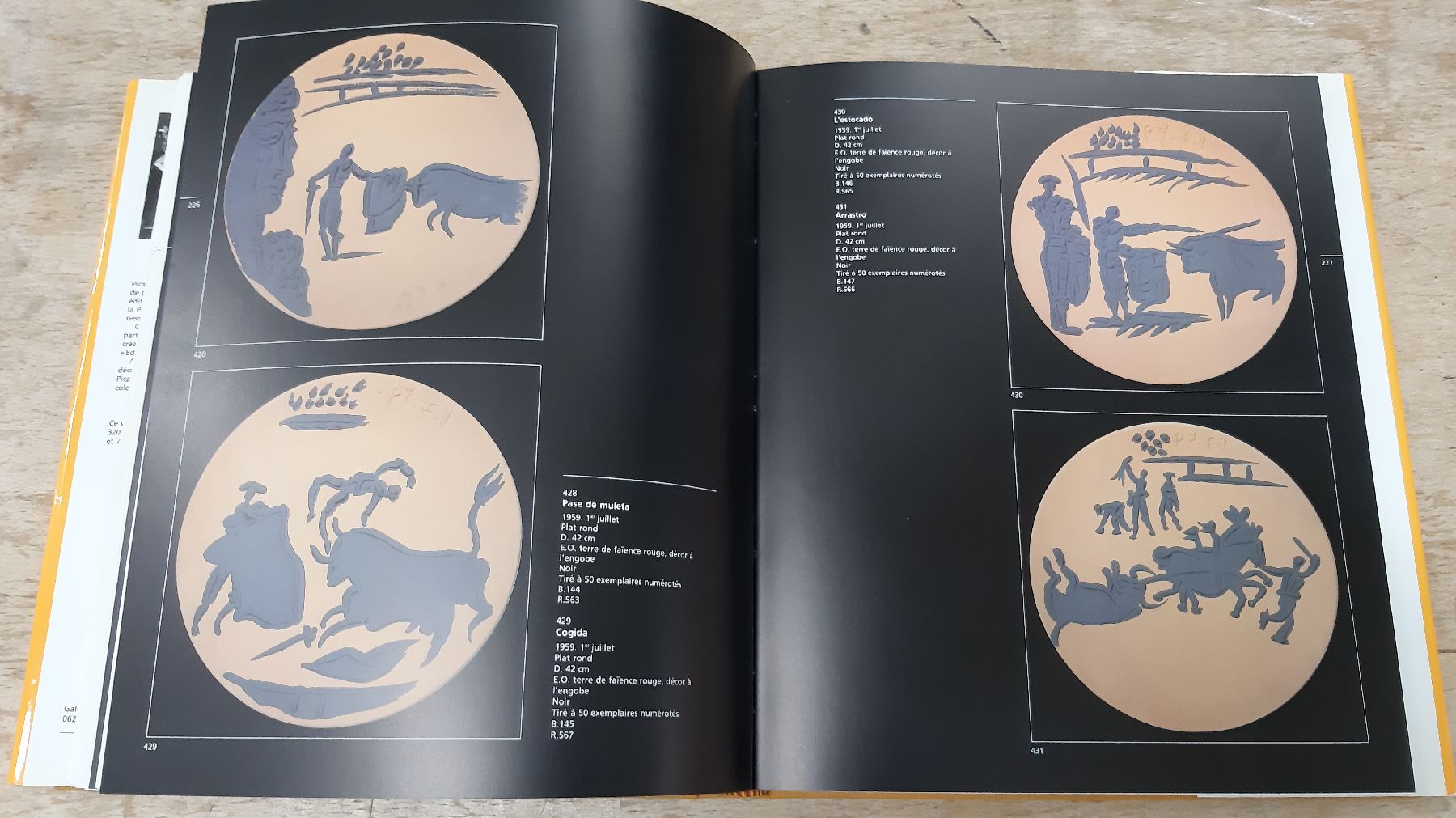 Detail e: Alain Ramie: Catalogue de l'Oeuvre ceramique edite 1947-1971, Madoura 1988, 319 Seiten, mit 570 Farb- und 75 S/W-Abbildungen, frz. Text, l. ...