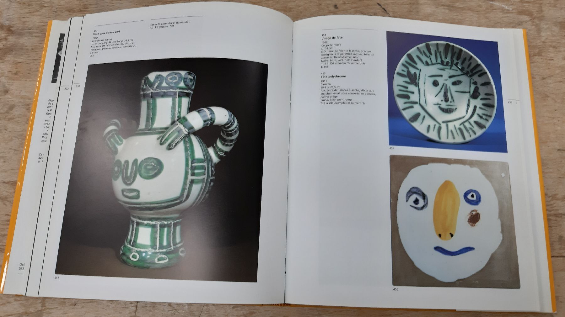 Detail f: Alain Ramie: Catalogue de l'Oeuvre ceramique edite 1947-1971, Madoura 1988, 319 Seiten, mit 570 Farb- und 75 S/W-Abbildungen, frz. Text, l. ...