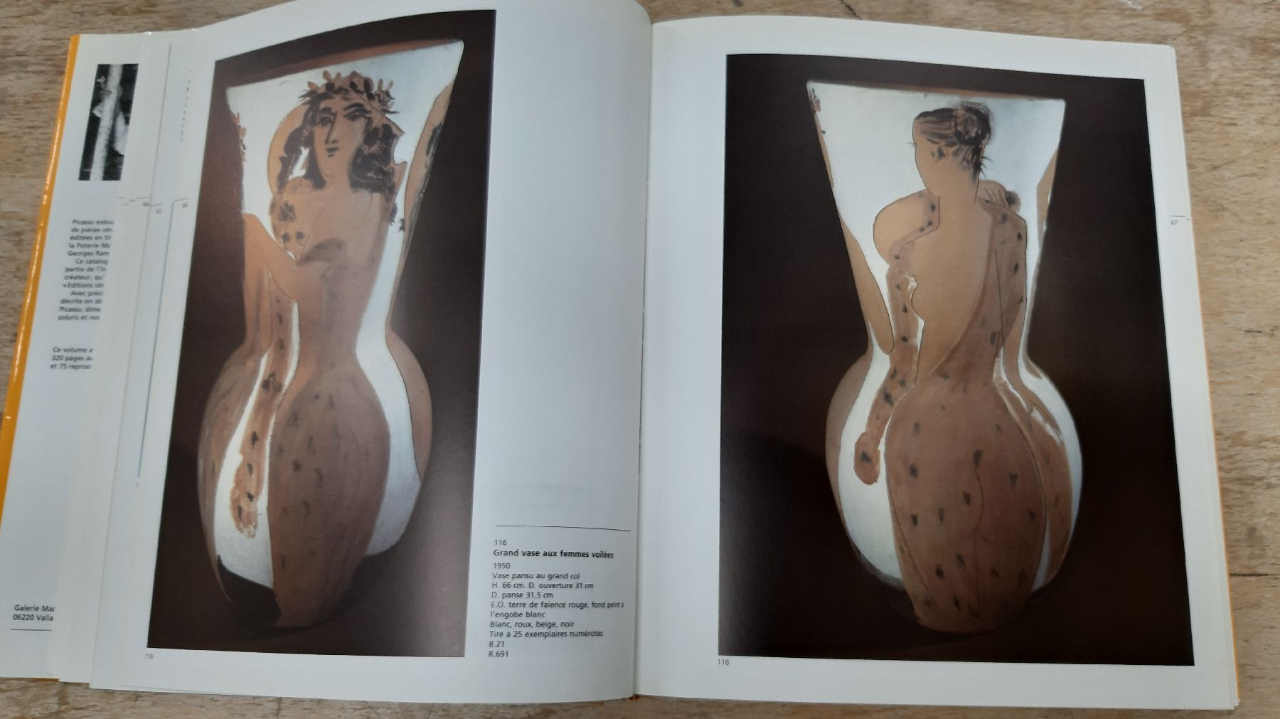 Detail l: Alain Ramie: Catalogue de l'Oeuvre ceramique edite 1947-1971, Madoura 1988, 319 Seiten, mit 570 Farb- und 75 S/W-Abbildungen, frz. Text, l. ...