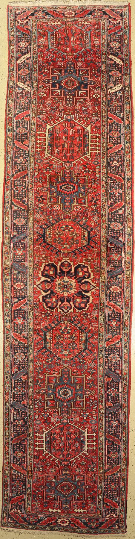 Heriz Galerie alt, Persien, um 1950, Wolle auf Baumwolle, ca. 467 x 110 cm, EHZ: 2
