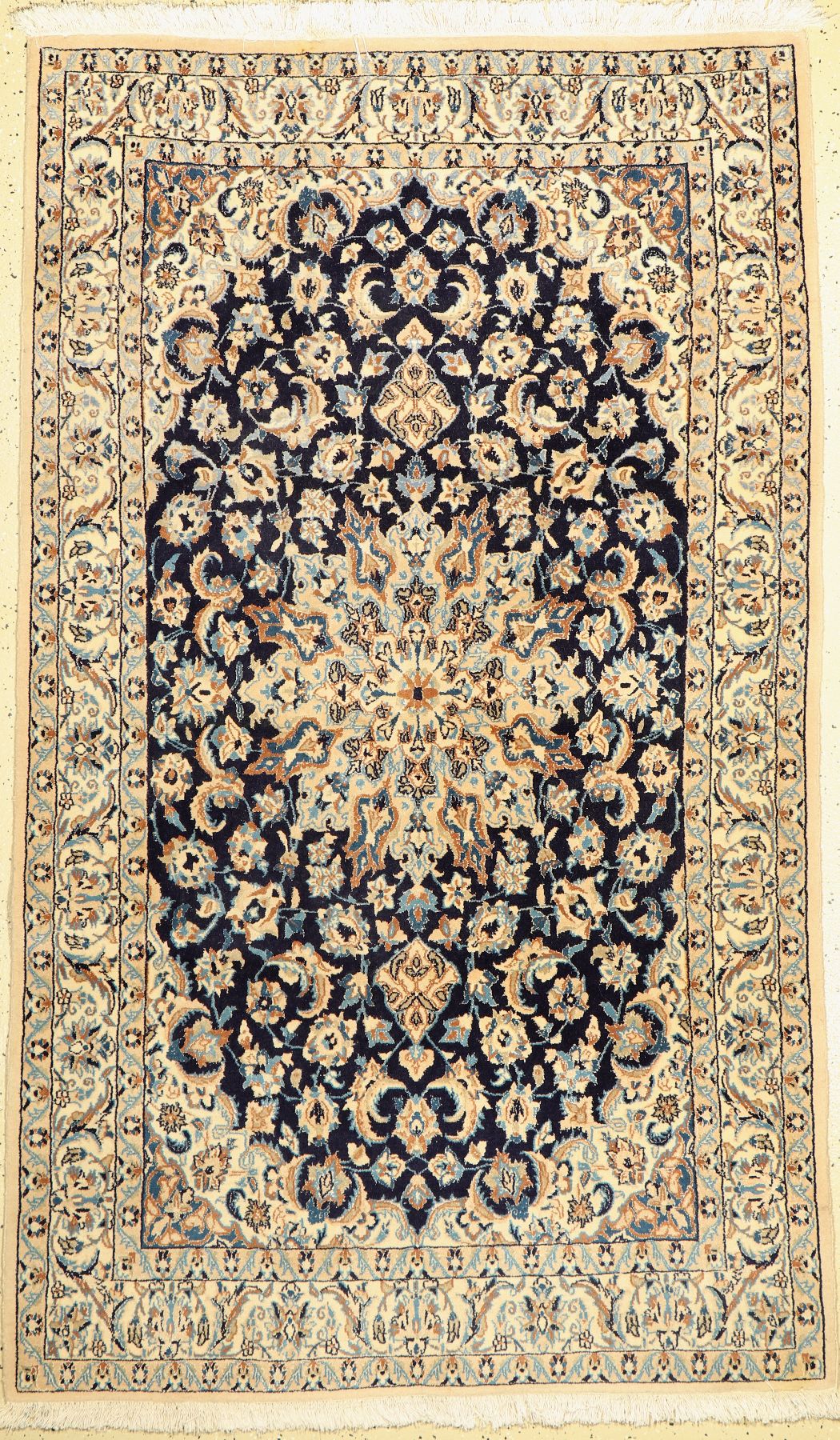 Nain fein, Persien, ca. 50 Jahre, Korkwollemit Seide, ca. 205 x 122 cm, EHZ: 2-3