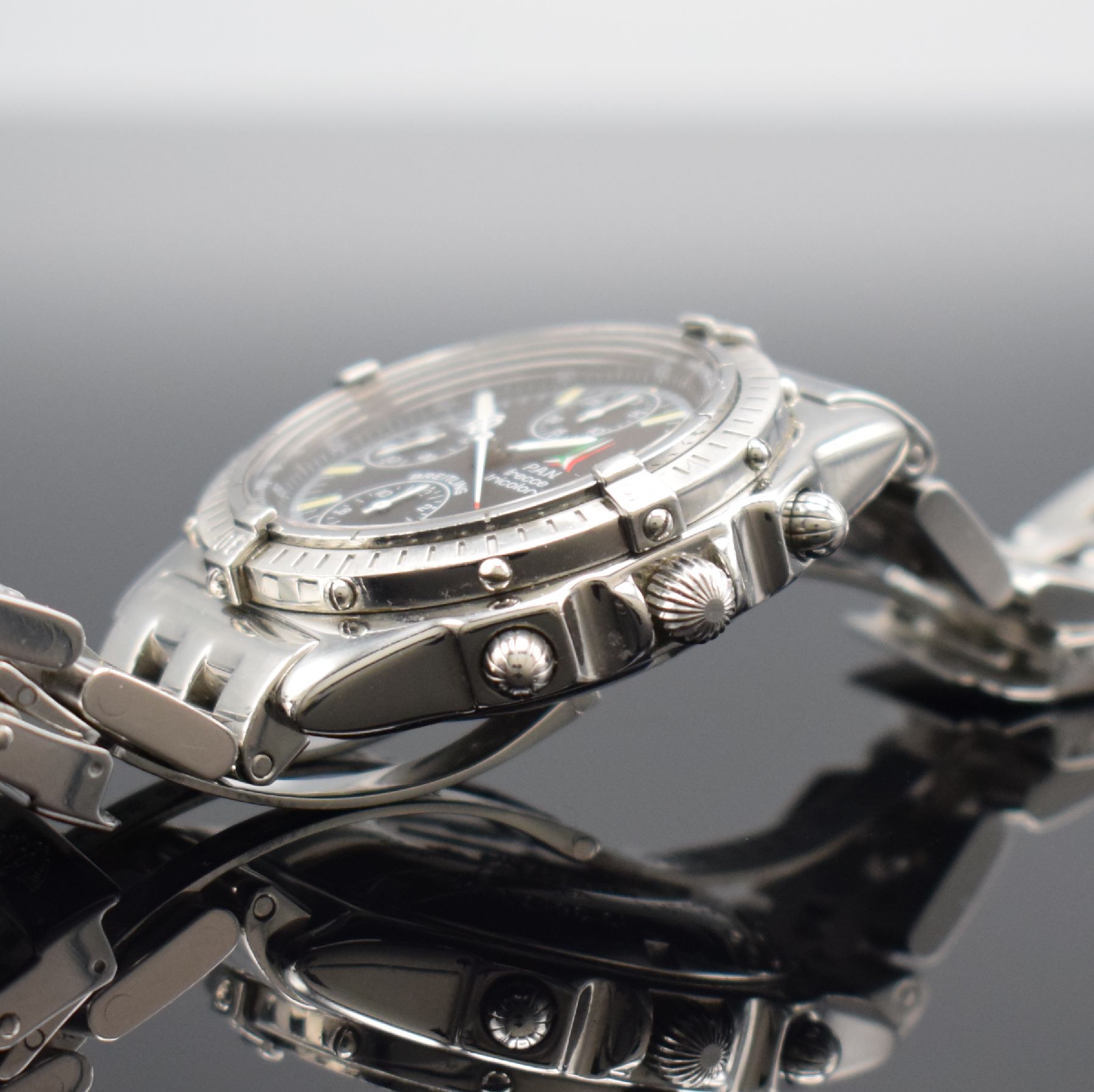 Detail e: BREITLING Armbandchronograph aus der Serie Kunstflugstaffeln hier P.A.N. frecce tricolori Referenz A13050.1, Automatik, Schweiz um 1995, auf 4000 ...