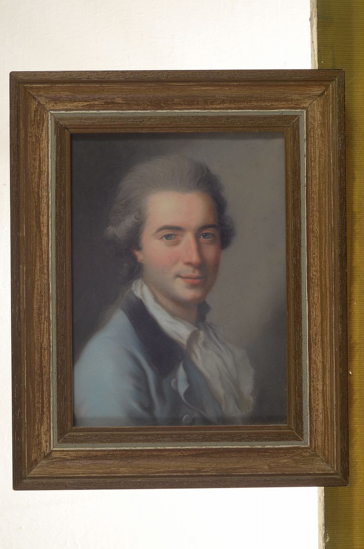 Detail k: Unbekannter Künstler, deutsch, um 1770-1780, Porträt eines jungen Mannes, sehr feine abgestufte Pastellmalerei, qualitätvoll, ca. 18x14cm, u.Gl., ...