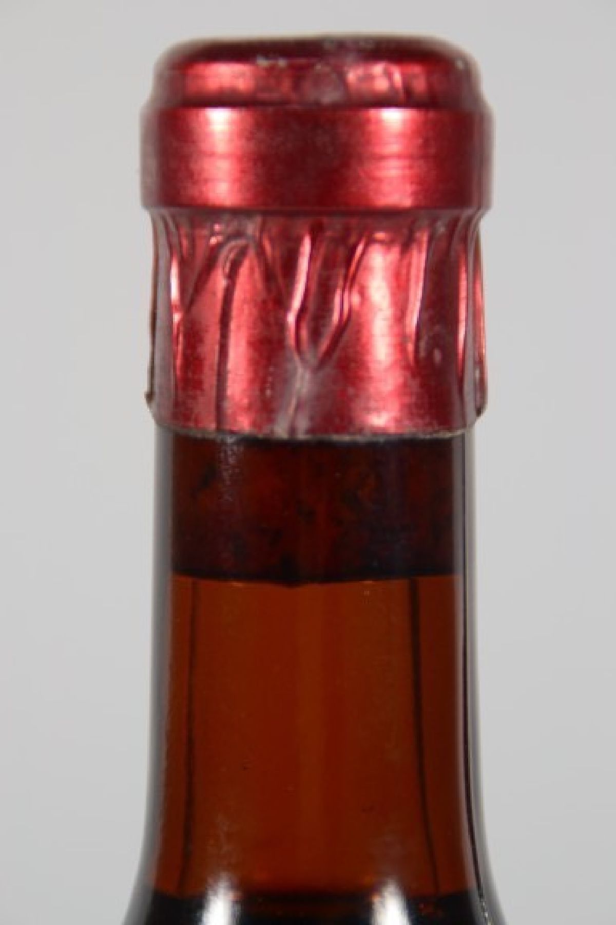Detail b: 1 Flasche, Chateau Cheval Blanc, 1947, St. Emilion, ca. 750 ml, into Neck, Kapsel u. Etikett mit l. Alterssp.