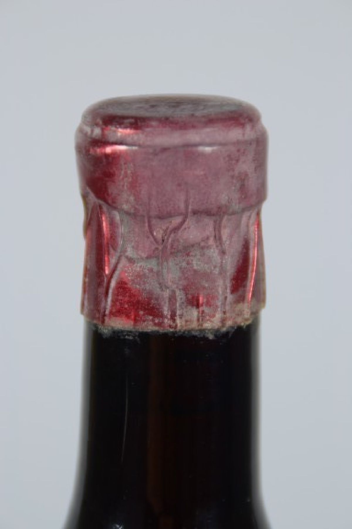 Detail b: 1 Flasche, Chateau Cheval Blanc, 1947, St.Emilion, ca. 750 ml, Top Shoulder, Kapsel u Etikett mit Alterssp.