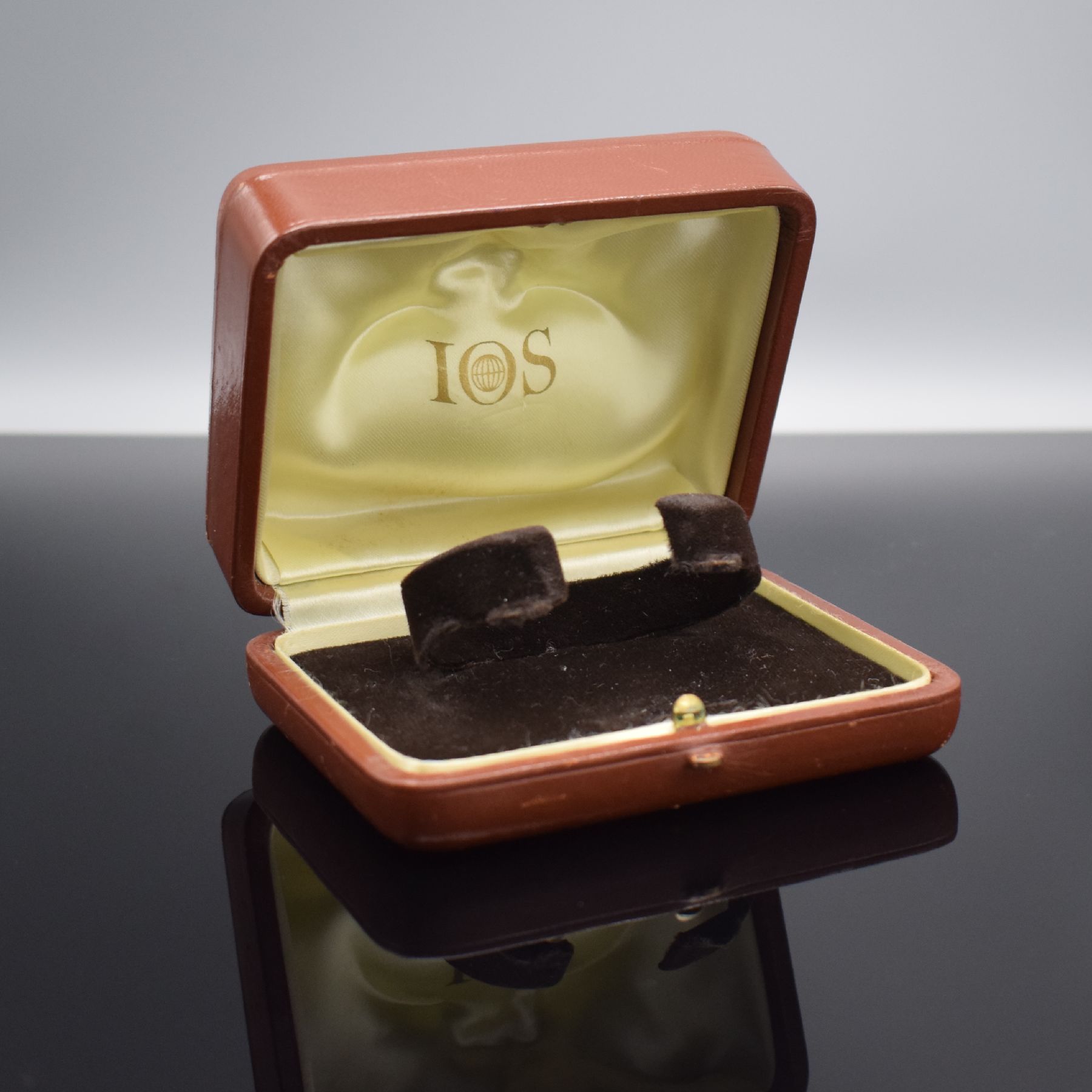 PATEK PHILIPPE IOS sehr seltene vintage Armbanduhrbox für Referenz 3565/1, Schweiz um 1970, braunes Leder, M. ca. 51 x 108 x 84 mm, guter, ...