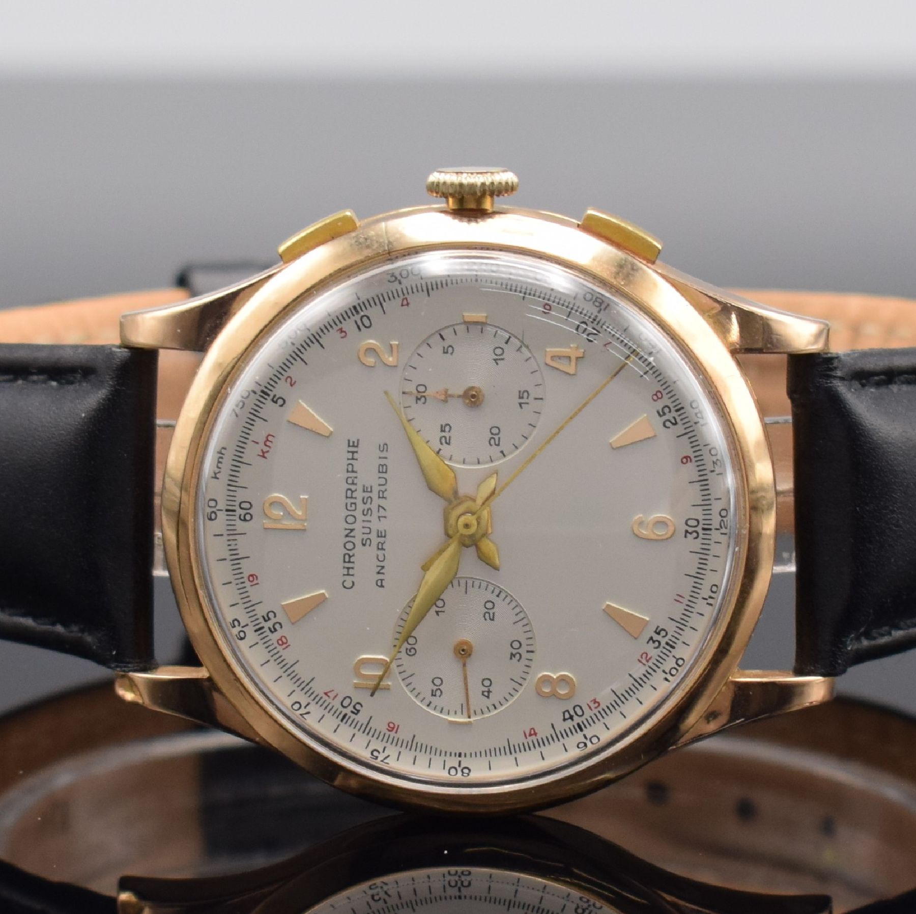 Detail a: CHRONOGRAPH SUISSE Armbandchronograph in RG 750/000, Schweiz um 1945, Handaufzug, gedr. 3-tlg. Geh., Metall-Innengeh., silb. Zifferbl. rest., gold. ...