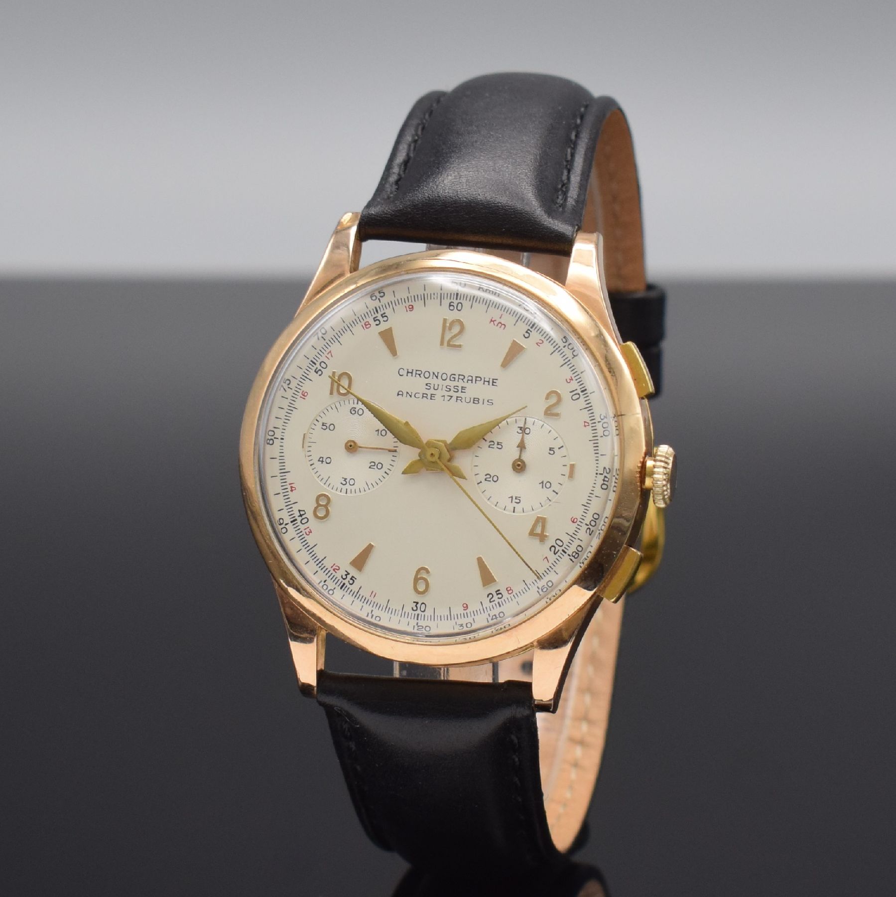 Detail b: CHRONOGRAPH SUISSE Armbandchronograph in RG 750/000, Schweiz um 1945, Handaufzug, gedr. 3-tlg. Geh., Metall-Innengeh., silb. Zifferbl. rest., gold. ...
