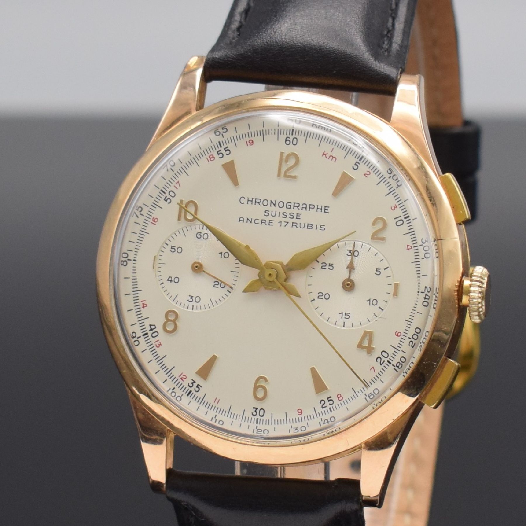 Detail c: CHRONOGRAPH SUISSE Armbandchronograph in RG 750/000, Schweiz um 1945, Handaufzug, gedr. 3-tlg. Geh., Metall-Innengeh., silb. Zifferbl. rest., gold. ...