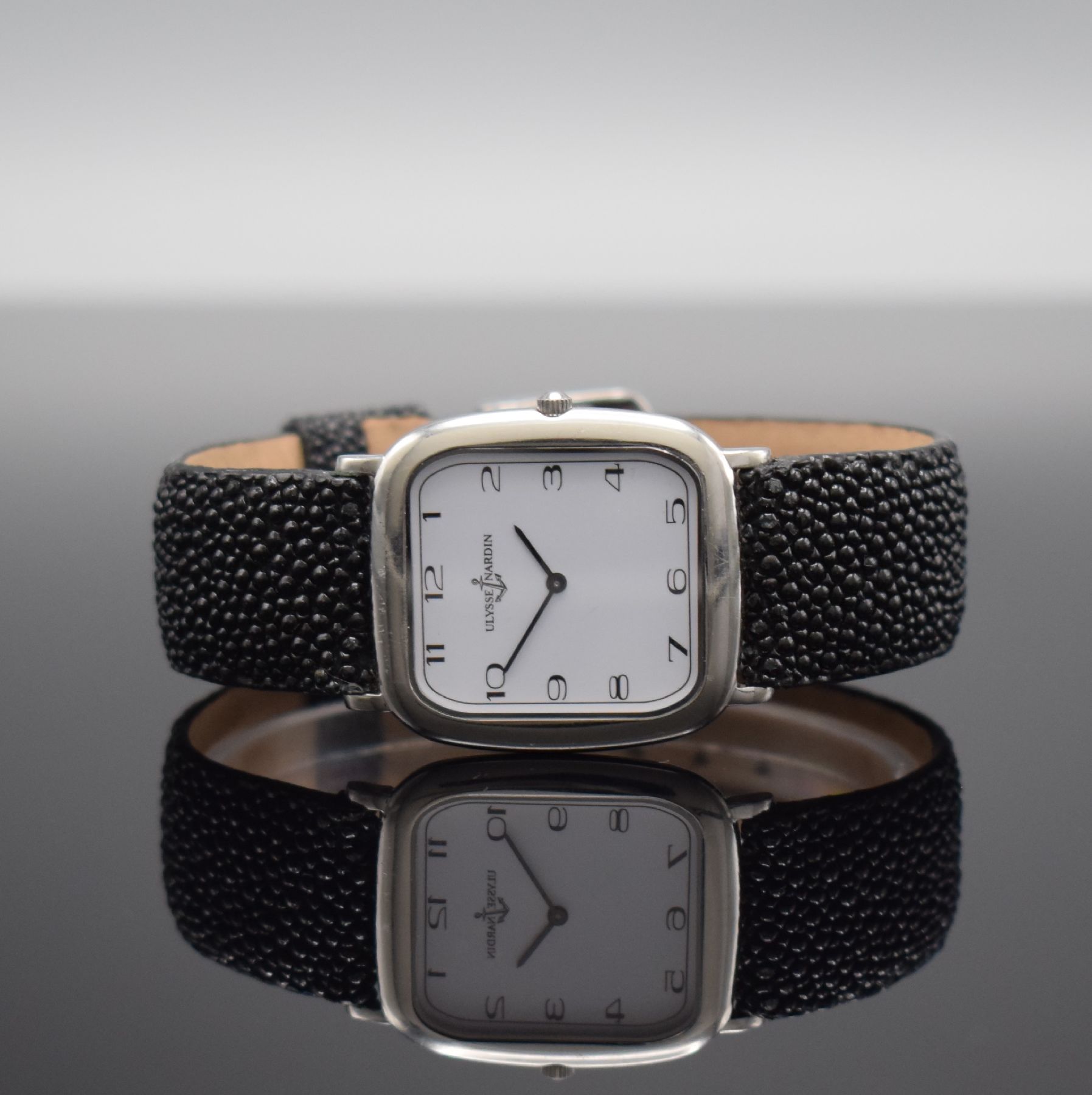 ULYSSE NARDIN flache Armbanduhr in Stahl, Schweiz um 1980, Handaufzug, gerundet rechteck. Geh., Boden aufgedr., lt. Bodengravur vorgesehen f. ...