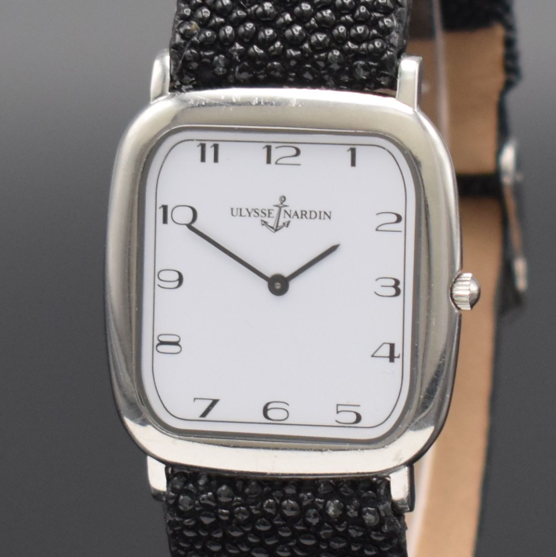 Detail c: ULYSSE NARDIN flache Armbanduhr in Stahl, Schweiz um 1980, Handaufzug, gerundet rechteck. Geh., Boden aufgedr., lt. Bodengravur vorgesehen f. ...