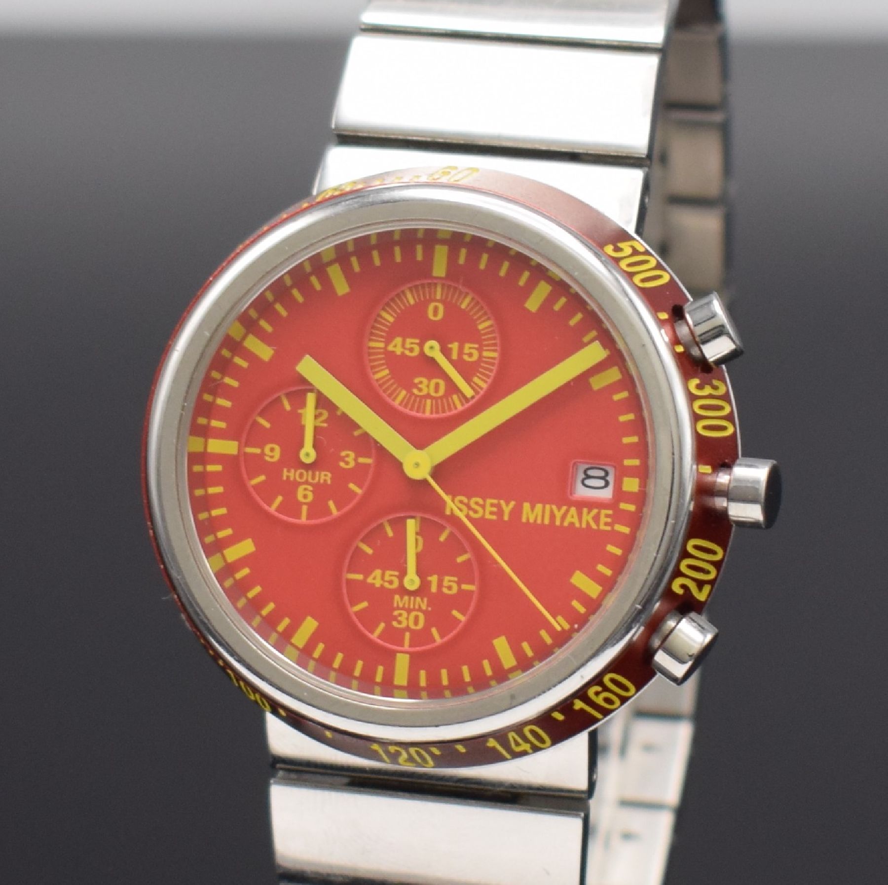 Detail c: ISSEY MIYAKE ausgefallener Armbandchronograph in Stahl/Stahlband, Japan um 2010, quarz, verschr. Geh. Design von NAOTO FUKASAWA, rote Tachymeterskala ...