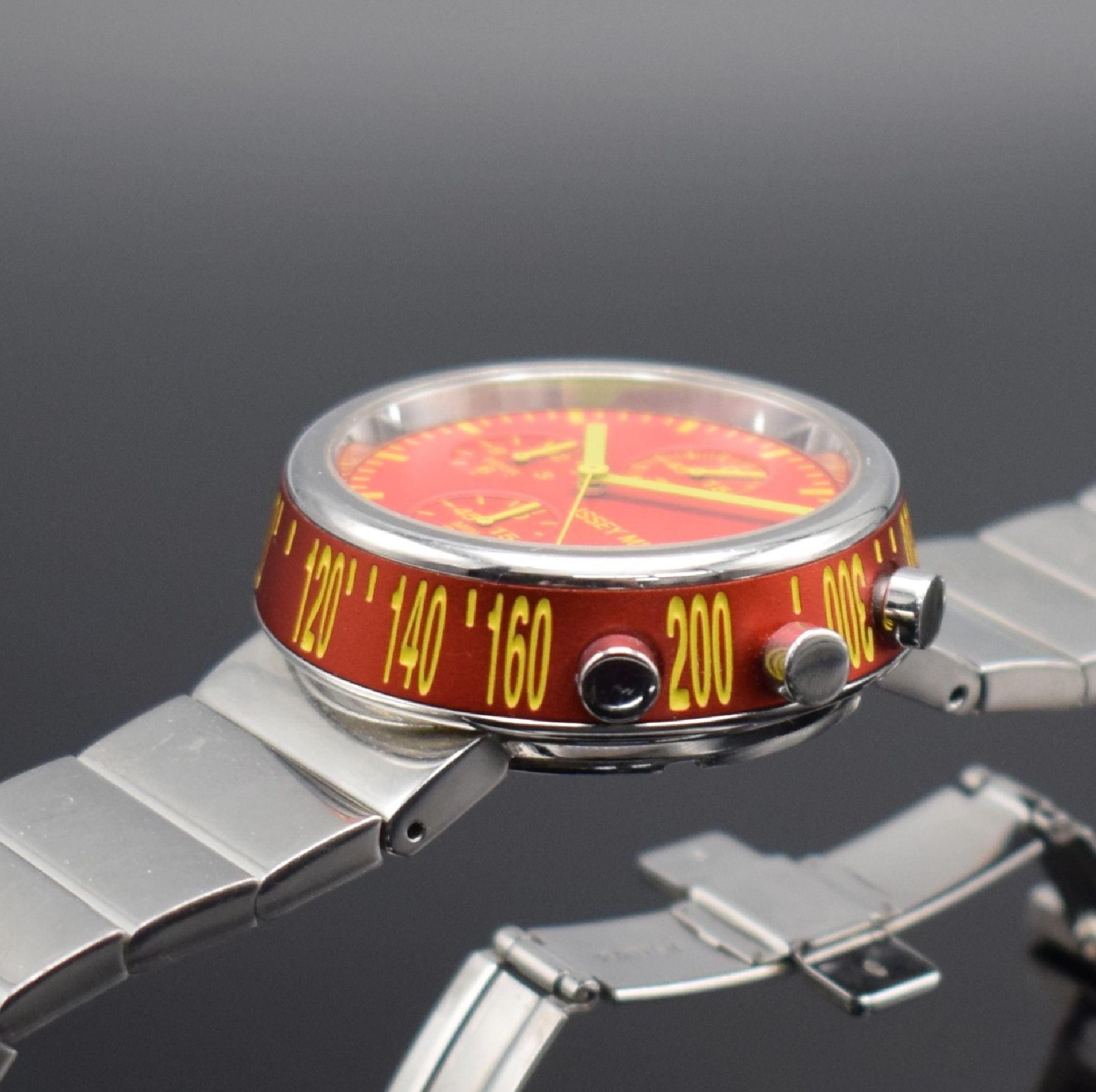 Detail d: ISSEY MIYAKE ausgefallener Armbandchronograph in Stahl/Stahlband, Japan um 2010, quarz, verschr. Geh. Design von NAOTO FUKASAWA, rote Tachymeterskala ...