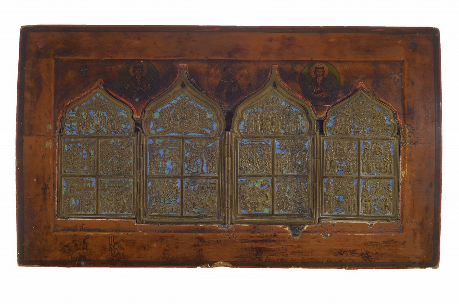 Staurothek-Ikone, Russland, 2. Hälfte 19.Jh., Tempera auf Holz, oben drei Heilige, eingelassene reliefierte und emaillierte Reiseikone, ca. 29x50cm