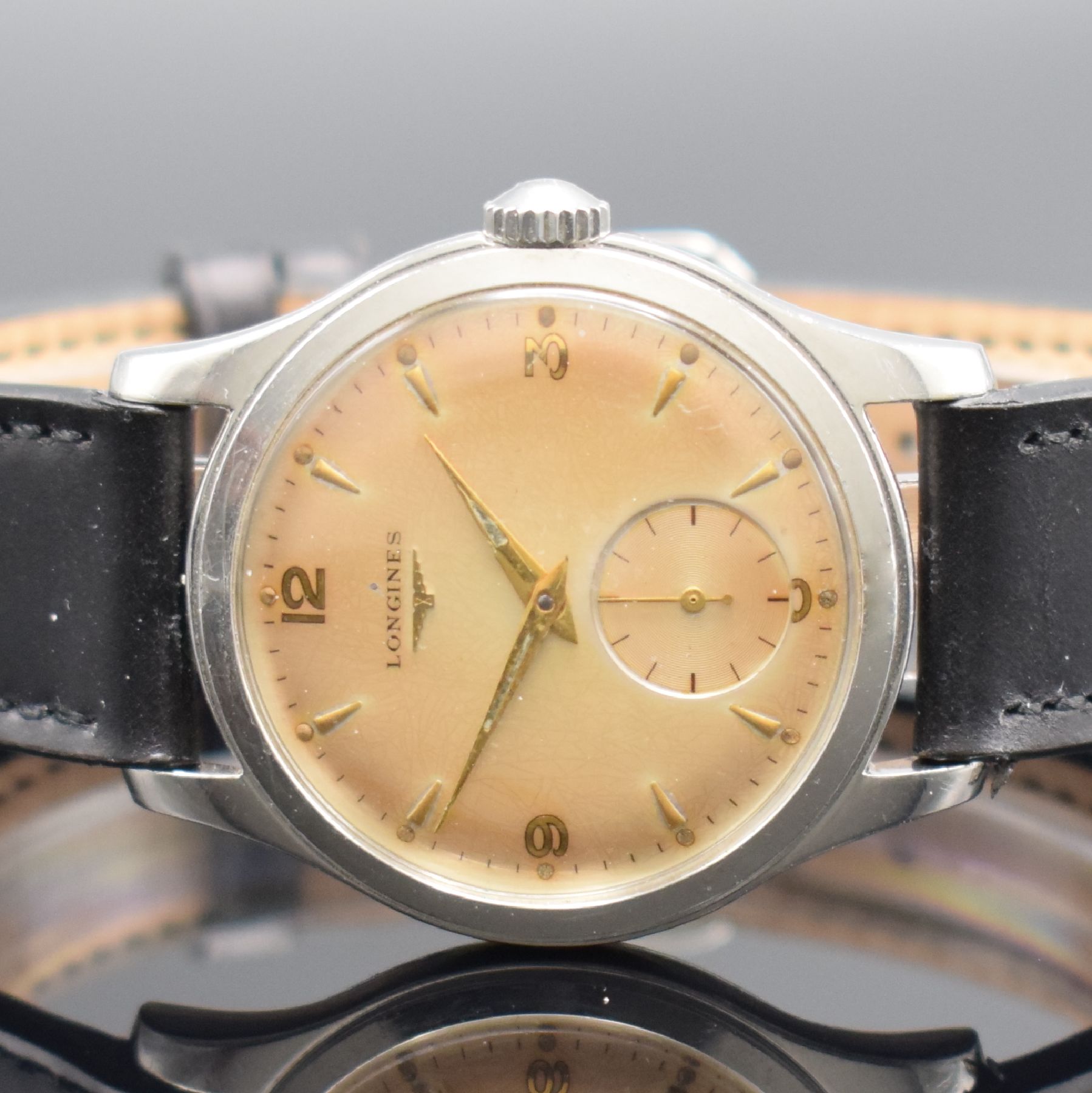 Detail a: LONGINES Herrenarmbanduhr Ref. 6263 21 in Stahl, Schweiz um 1953, Handaufzug, 2-teil. Geh., Boden geschr., bräunl. pat. Zifferbl. m. aufges. gold. ...