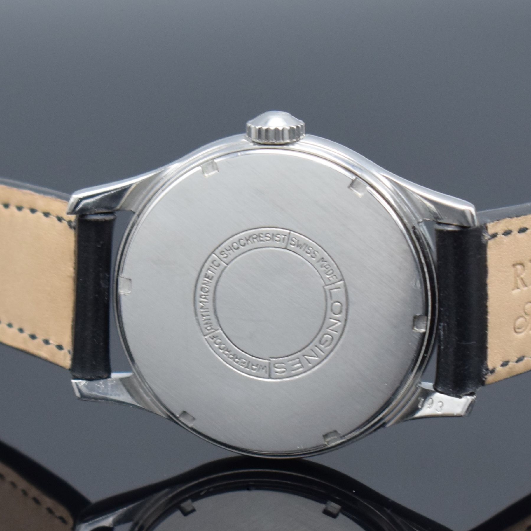 Detail d: LONGINES Herrenarmbanduhr Ref. 6263 21 in Stahl, Schweiz um 1953, Handaufzug, 2-teil. Geh., Boden geschr., bräunl. pat. Zifferbl. m. aufges. gold. ...