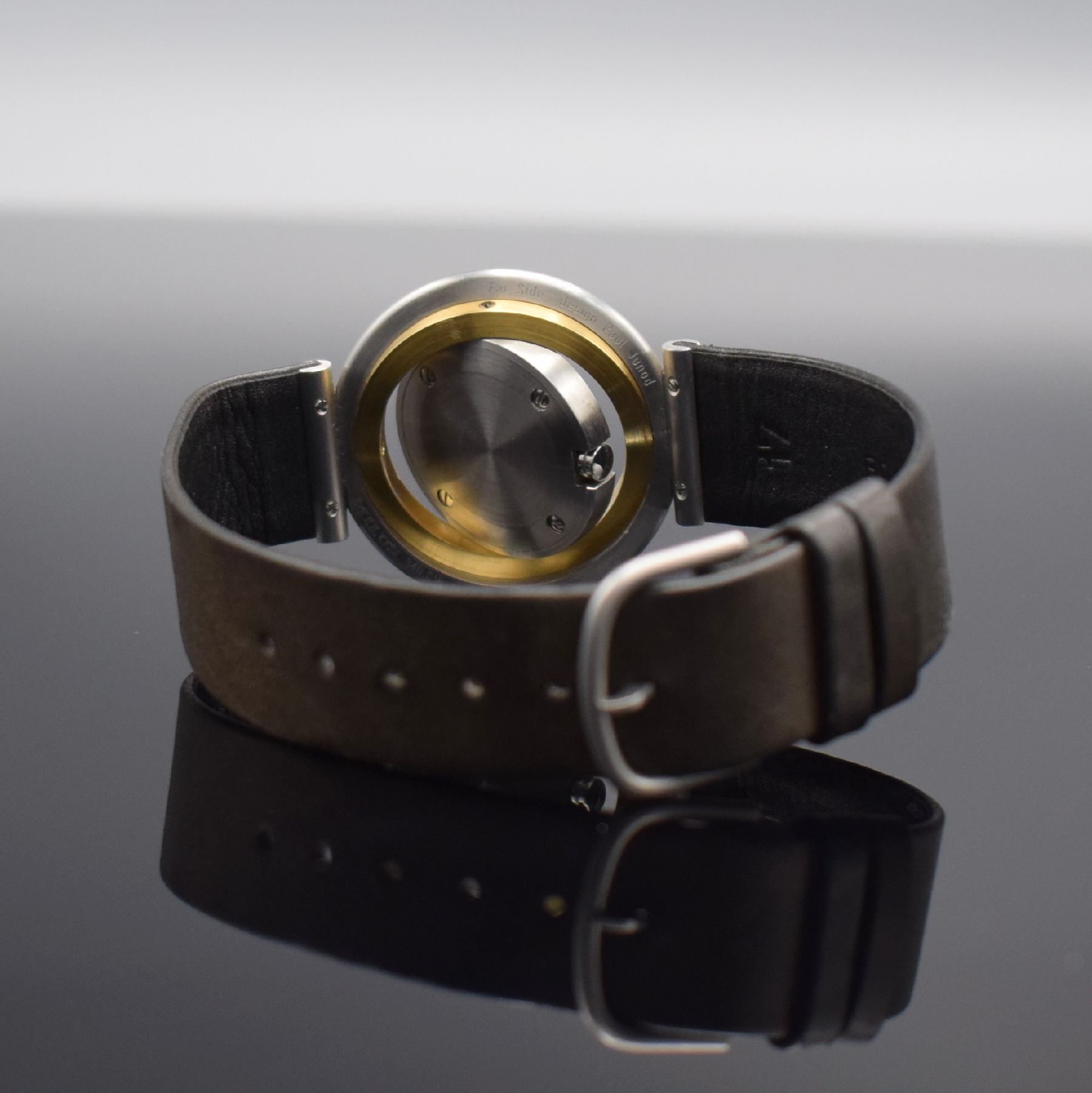 Detail c: MILUS Far Side Armbanduhr Referenz 340.018, Schweiz um 1995, quarz, 3-teil. Wendegehäuse in Edelstahl/Gold komb., Design Paul Junod, Boden verschr., ...