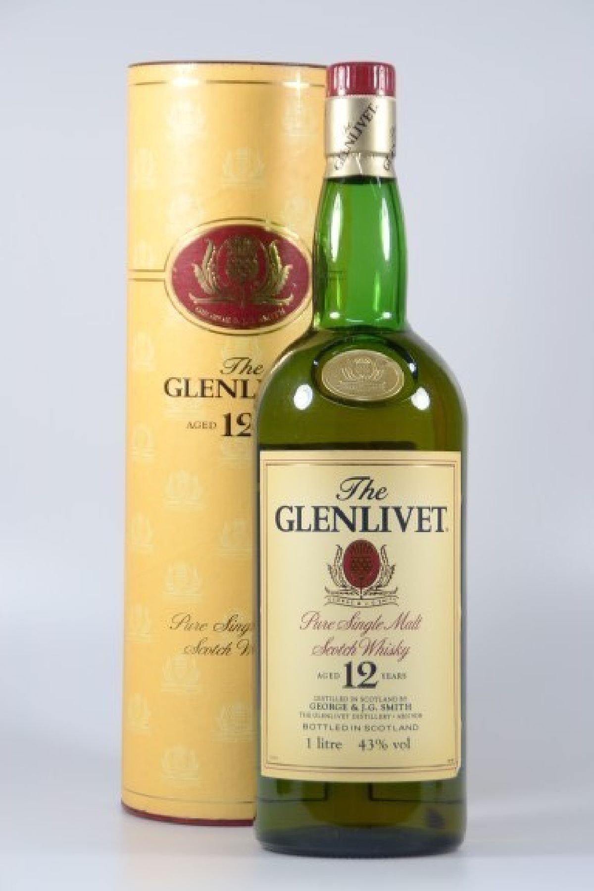 Detail a: 1 Flasche, The Glenlivet Pure Single Malt Scotch Whisky, aged 12 years, abgefüllt Mitte der 1980er Jahre, distilled by George & J.G. Smith, 43% ...