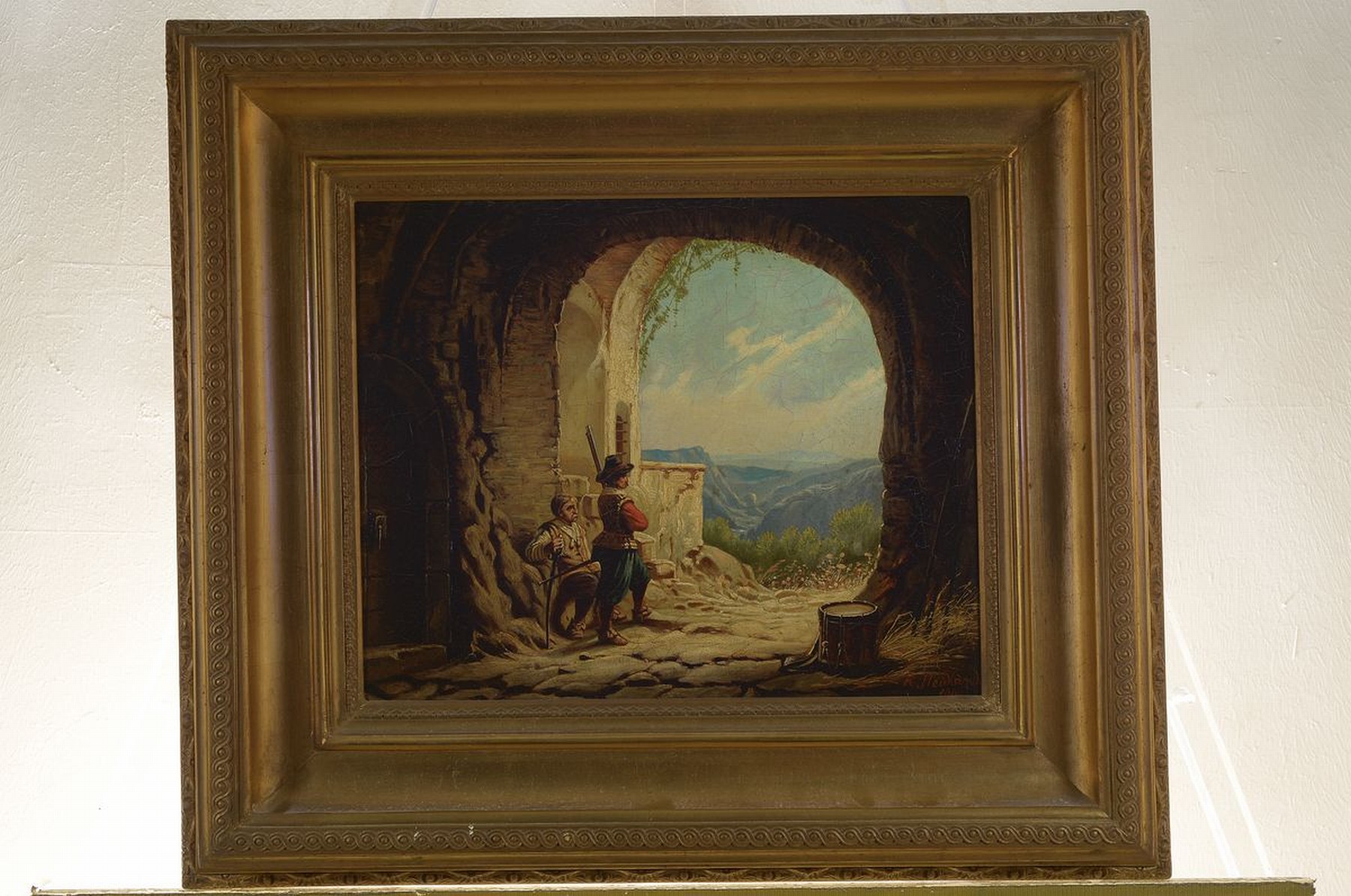 Detail k: R. Heidland, Künstler des 19.Jh., zwei wachende Söldner bzw. Landsknechte, Rundbogen des Höhleneingangs gibt den Blick auf eine verblauende ...