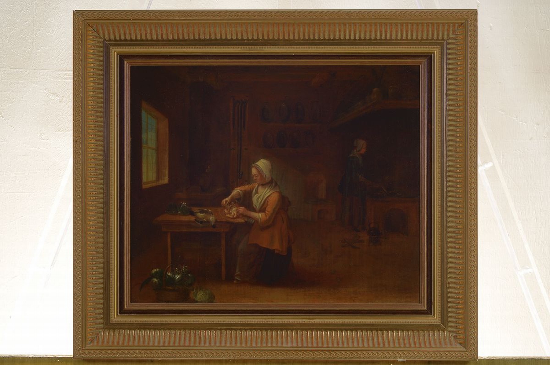Detail k: Unbekannter niederländischer Traditionalist des 19.Jh., Kücheninterieur: Zwei Mägde beim Rupfen von Geflügel bzw. am Herd, unsigniert, Öl/Holz, ...