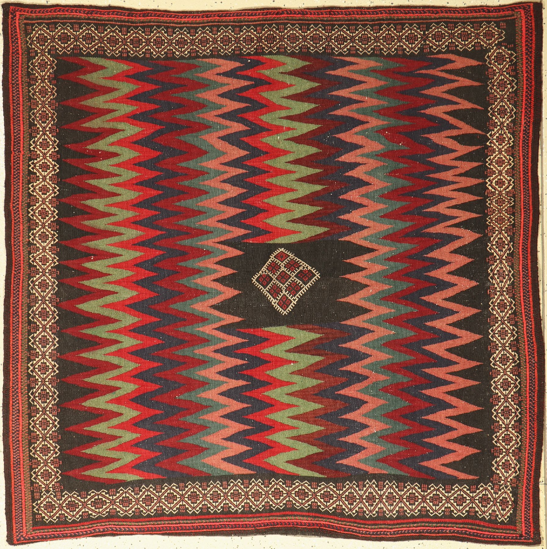 Alter Rukorsi, Persien, um 1930, Wolle auf Wolle, ca. 140 x 137 cm, EHZ: 2