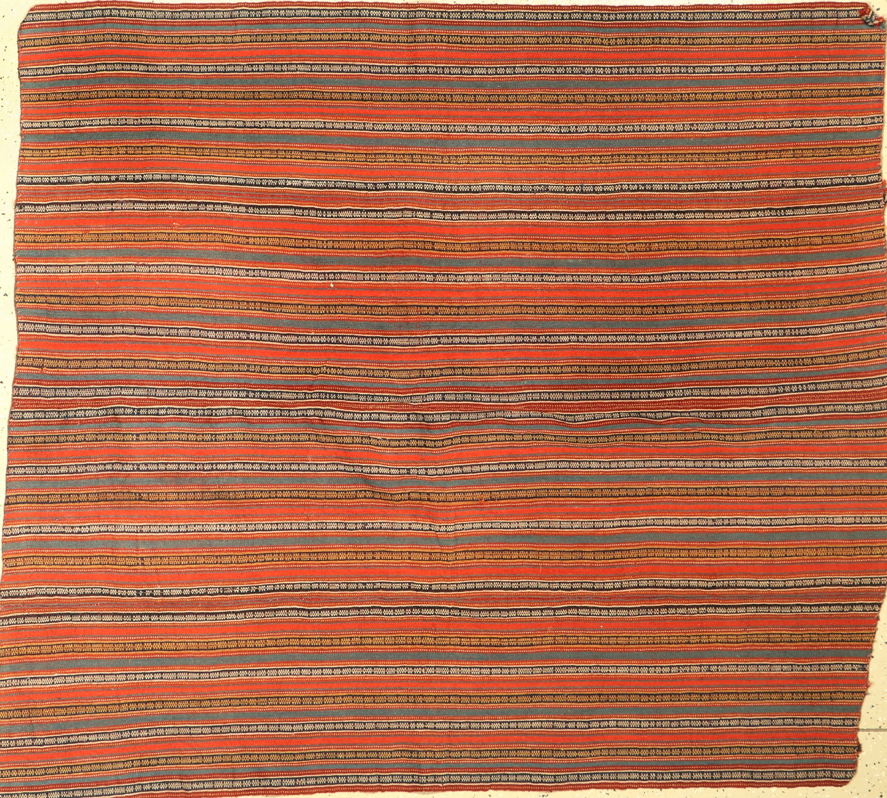 Djajim alt(4 Bahnig), Persien, um 1930, Wolle auf Wolle, ca. 175 x 160 cm, EHZ: 2(Zweikleine Löcher)