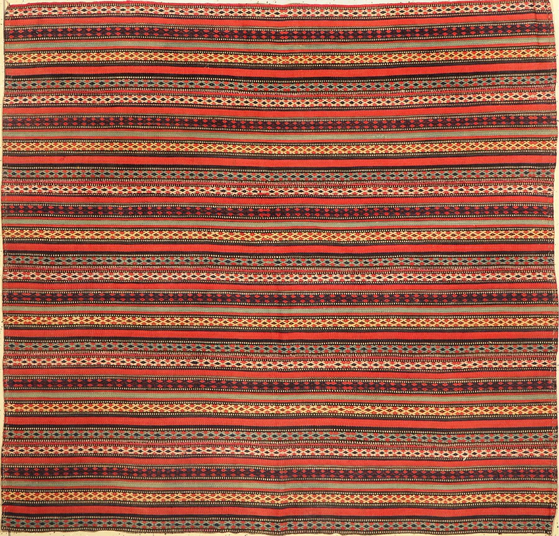 Djajim alt, Persien, um 1930, Wolle auf Wolle, ca. 165 x 160 cm, EHZ: 2.(6 Bahnig).