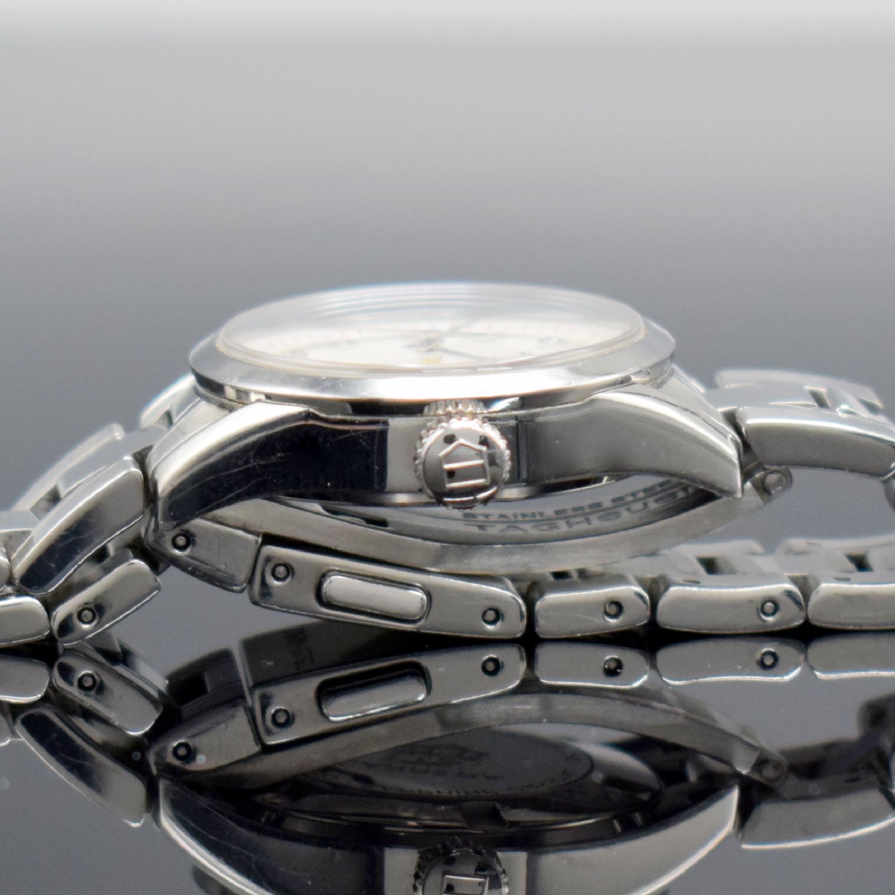 Detail c: TAG HEUER Carrera Damenarmbanduhr, Schweiz um 2010, quarz, Ref. WV1411, Edelstahlgeh., Gliederband m. Faltschl., Boden geschr., Perlmuttzifferbl. m. ...