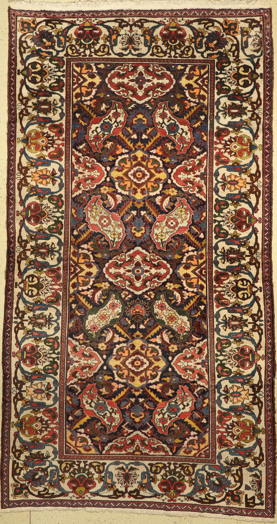 Bachtiar Bibibaft, Persien, um 1930, Wolle auf Baumwolle, ca. 386 x 205 cm, EHZ: 3-4