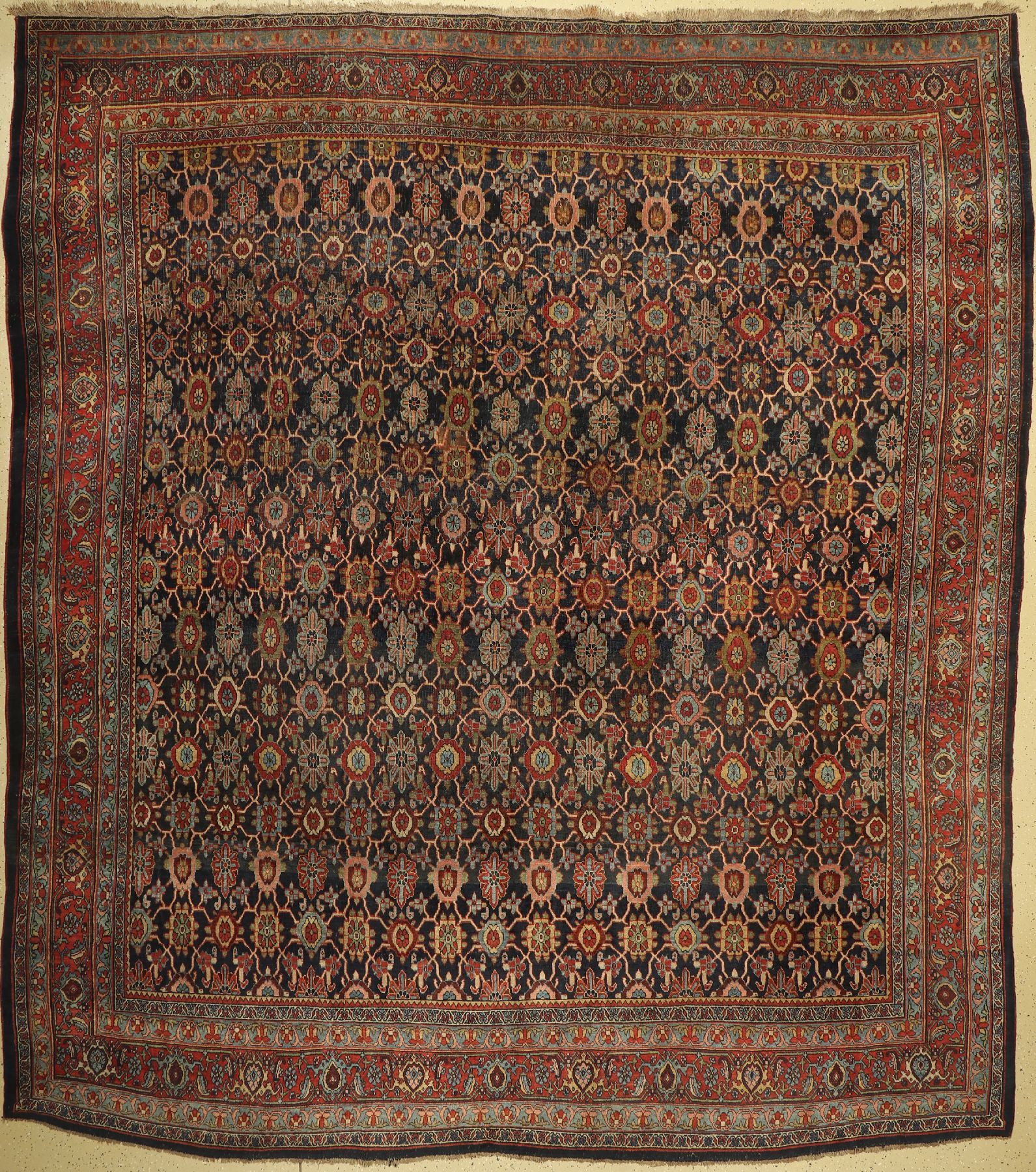 Antiker Bidjar, Persien, 19. Jhd, Wolle aufWolle, ca. 375 x 340 cm, EHZ: 4