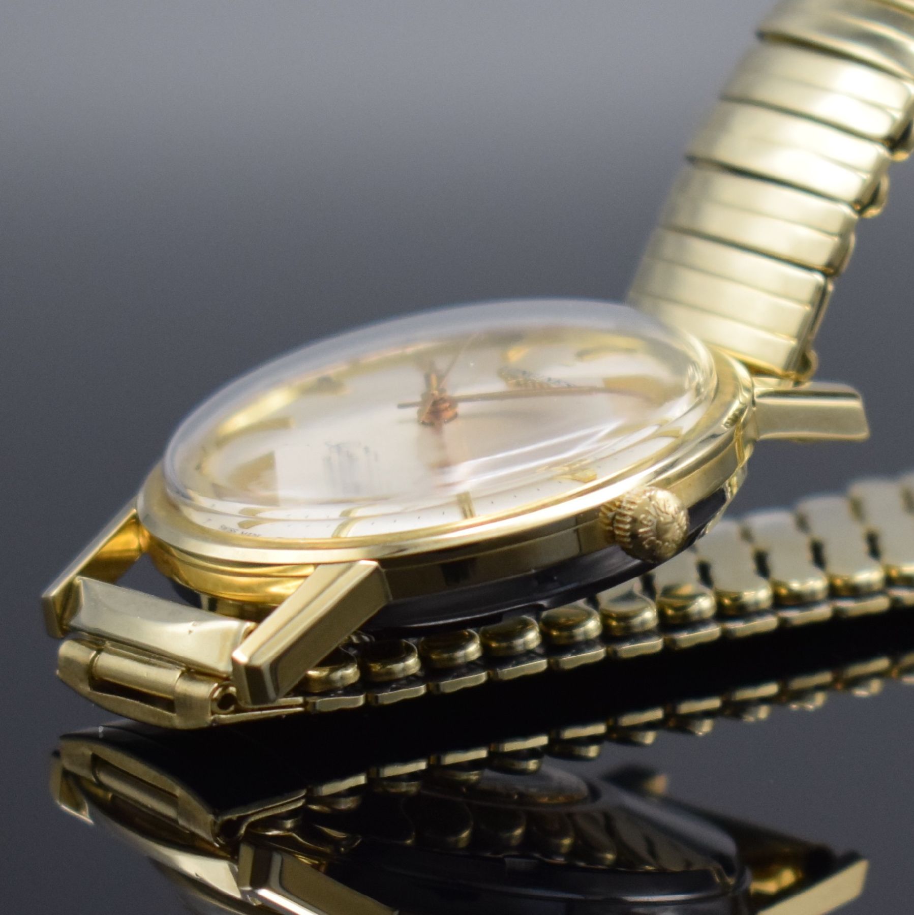 Detail d: LONGINES Conquest Ref. 9022 Herrenarmbanduhr, Schweiz um 1966, Automatik, 3-teil. Stahlgeh. m. Goldhaube, verschr. Stahlboden m.Goldplakette, orig. ...