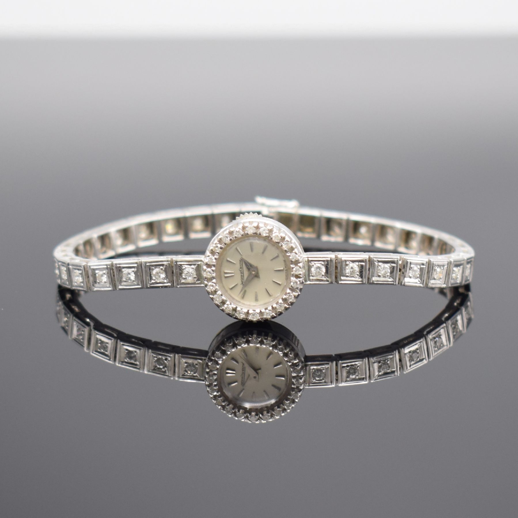 Jaeger-LeCoultre ausgefallene, Diamantbesetzte Damenarmbanduhr in WG 750/000, Schweiz um 1945, Handaufzug, 2-fach verschr. Geh. m. rückseitiger ...