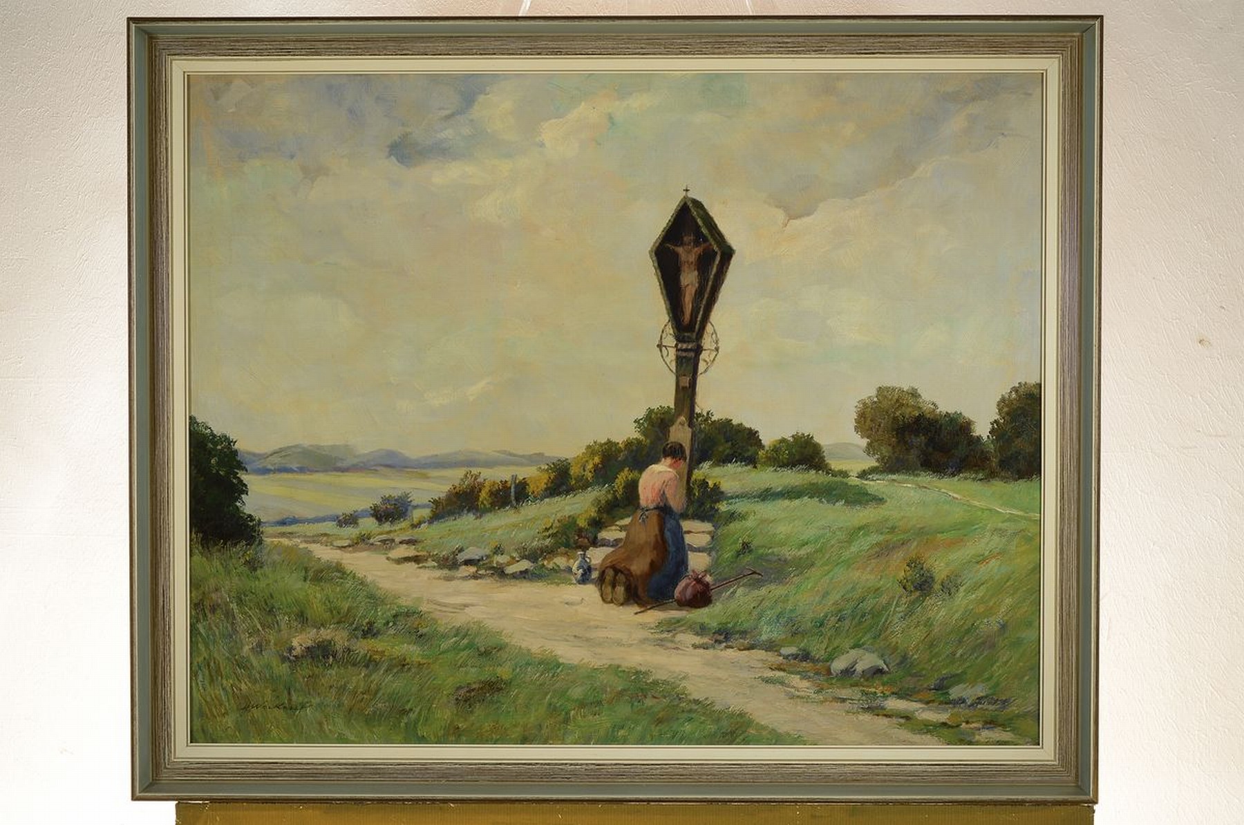 Detail k: Heinrich Weckauf, 1885-1963, deutsche Landschaftsmaler, Junge Frau vor einem Flurkreuz/Bildstock, leicht erhöhte Szene eingebunden in weite ...