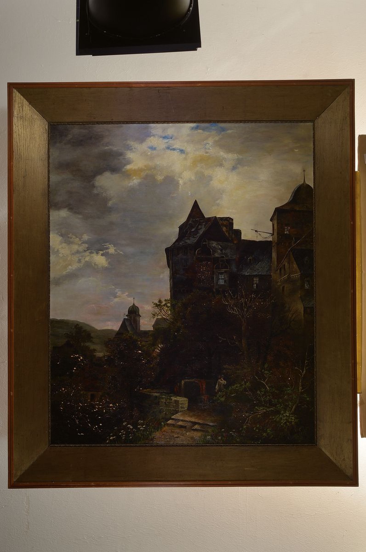 Detail k: Eickholt, datiert (19)07, Gewitterstimmung über einer Burg, im Burghof ein junges Paar, das von einem Dritten beobachtet wird, Öl/Lwd, rechts unten ...