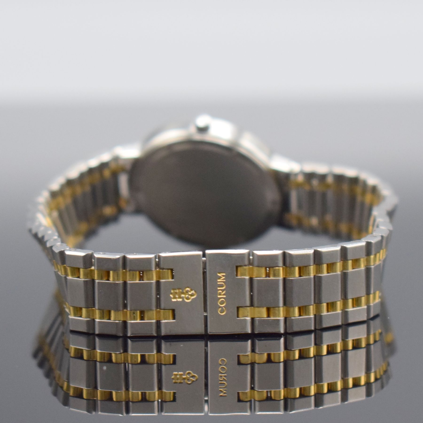 Detail d: CORUM ROMULUS Damenarmbanduhr Referenz 49.203.21 VC48, Schweiz um 1995, quarz, Edelstahl/Gold komb. inkl. Gliederband m. dopp. Faltschl., gold. röm. ...