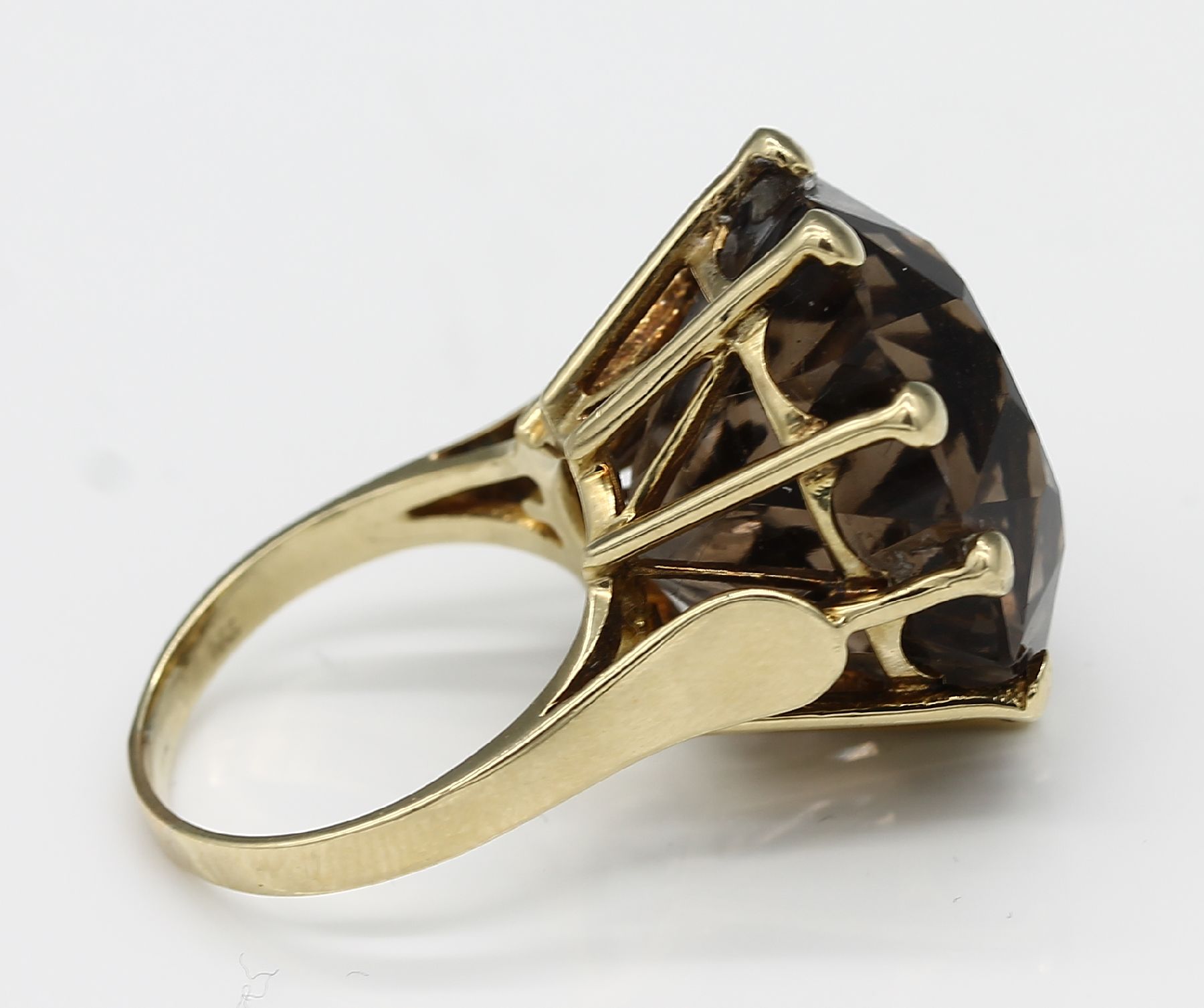 Detail a: 14 kt Gold Ring mit Rauchquarz, GG 585/000,deutsch um 1940/50, hoch aufgebauter Ringkopf besetzt mit rundfacett. Quartz, RW 54, ca. 13.1 g