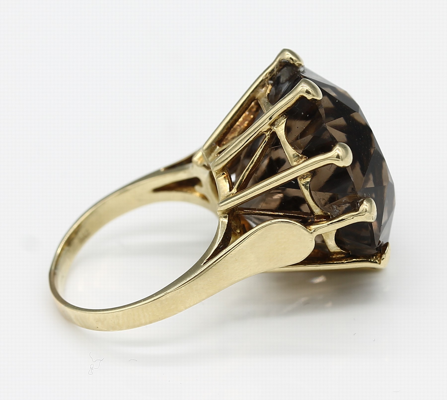 Detail b: 14 kt Gold Ring mit Rauchquarz, GG 585/000,deutsch um 1940/50, hoch aufgebauter Ringkopf besetzt mit rundfacett. Quartz, RW 54, ca. 13.1 g