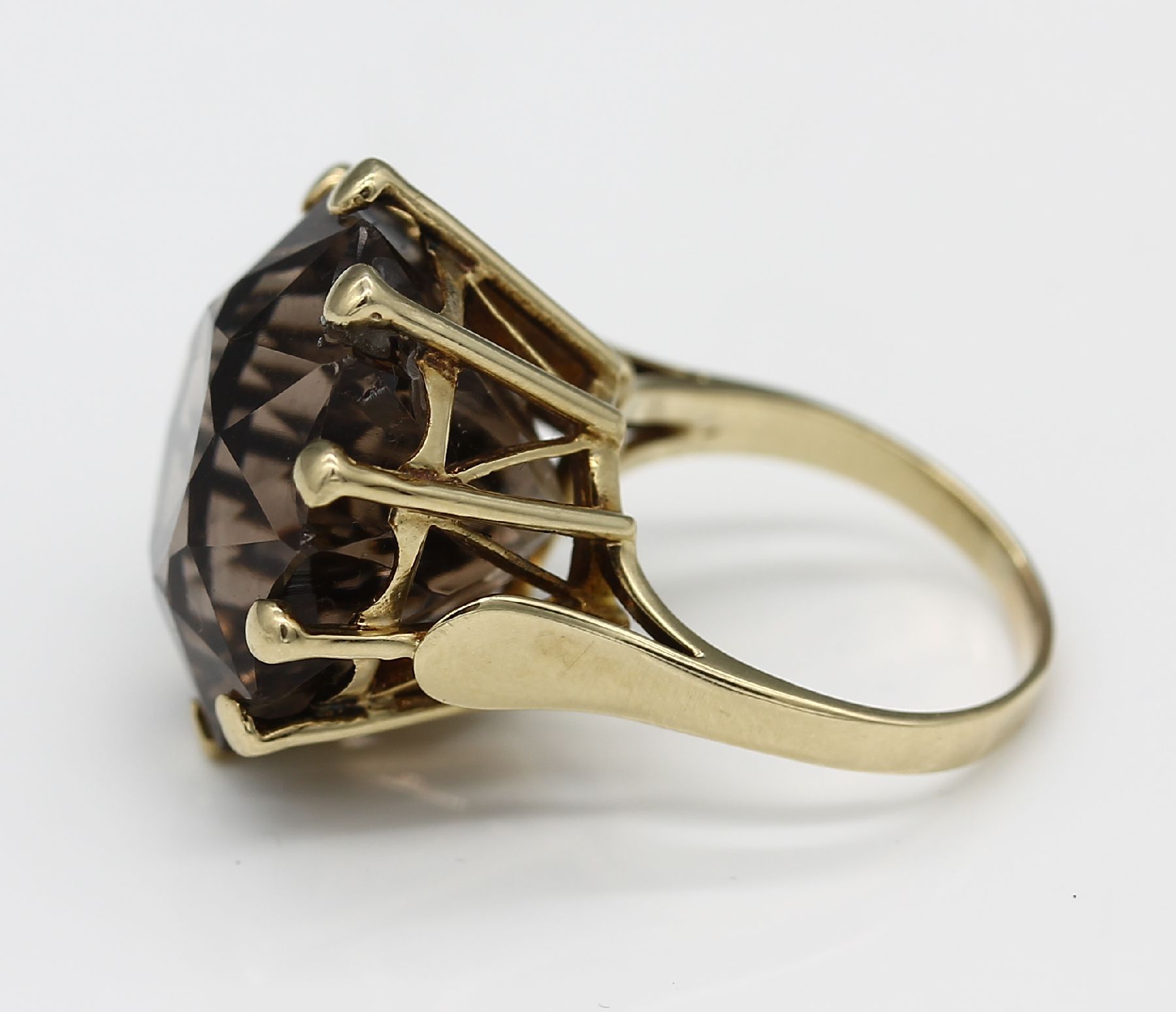 Detail d: 14 kt Gold Ring mit Rauchquarz, GG 585/000,deutsch um 1940/50, hoch aufgebauter Ringkopf besetzt mit rundfacett. Quartz, RW 54, ca. 13.1 g
